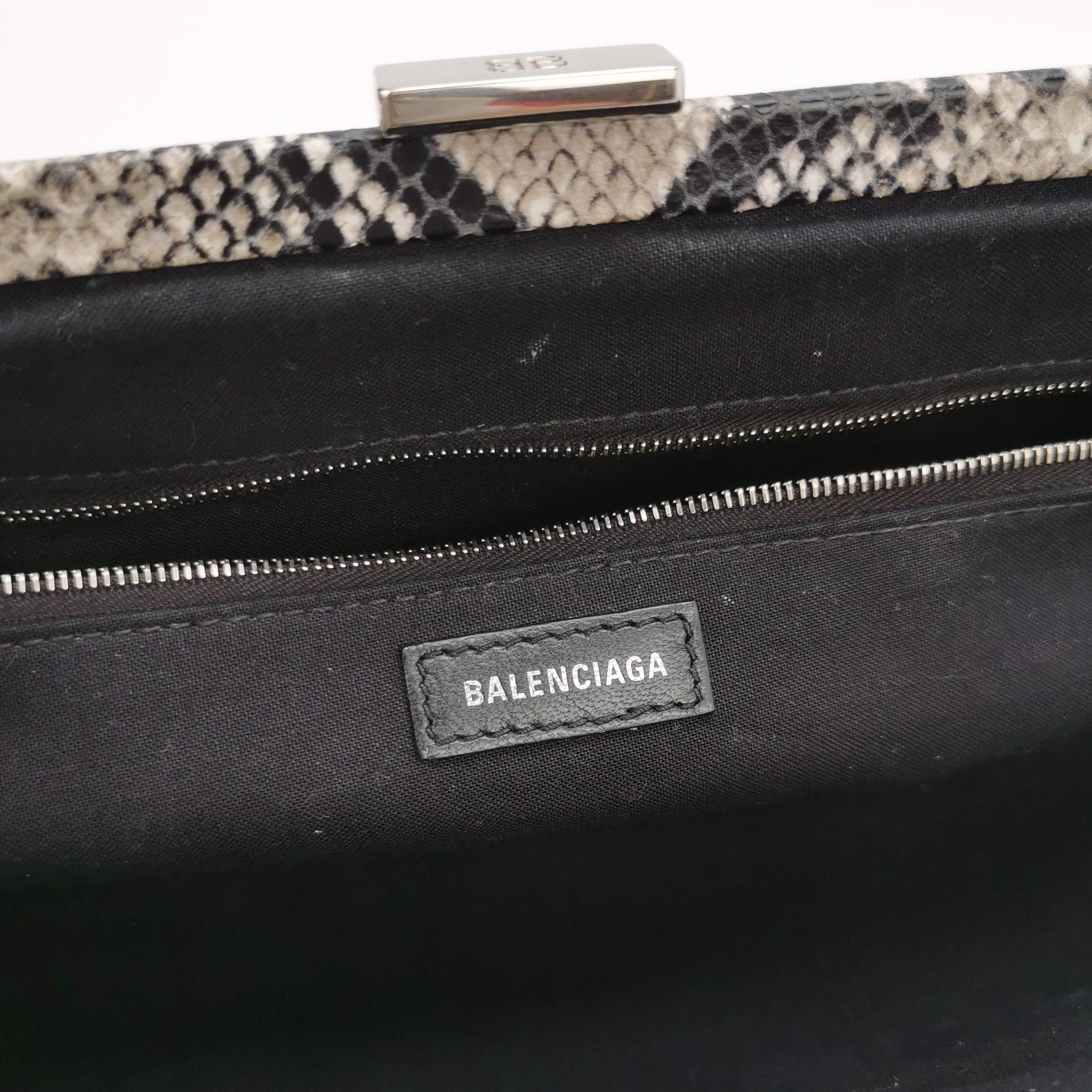 Balenciaga Balenciaga Women os Shoulder Bags Size ONE SIZE - 8 Thumbnail