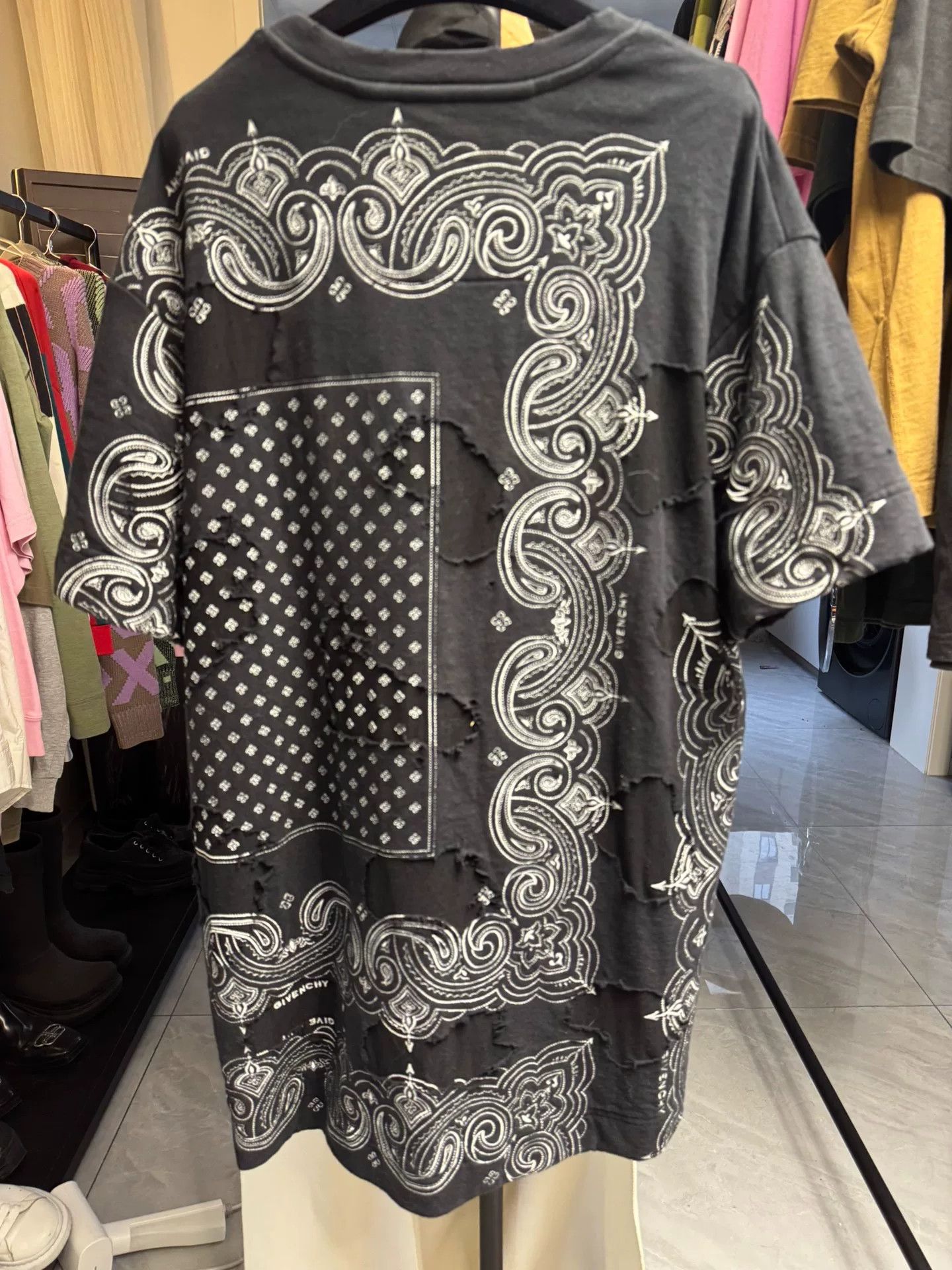 Givenchy Givenchy Paisley T-Shirt Size S Size US S / EU 44-46 / 1 - 5 Thumbnail