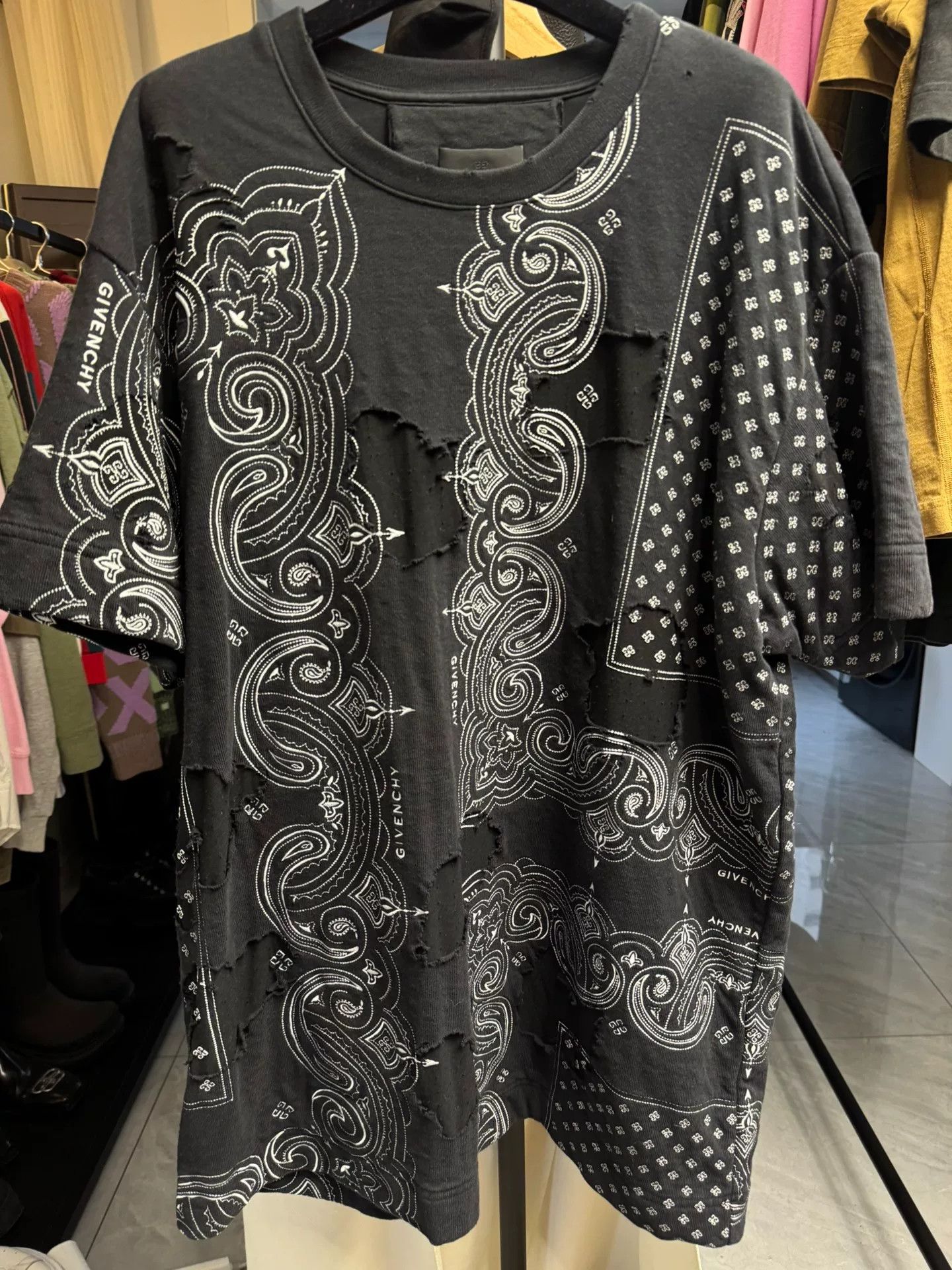Givenchy Givenchy Paisley T-Shirt Size S Size US S / EU 44-46 / 1 - 2 Thumbnail