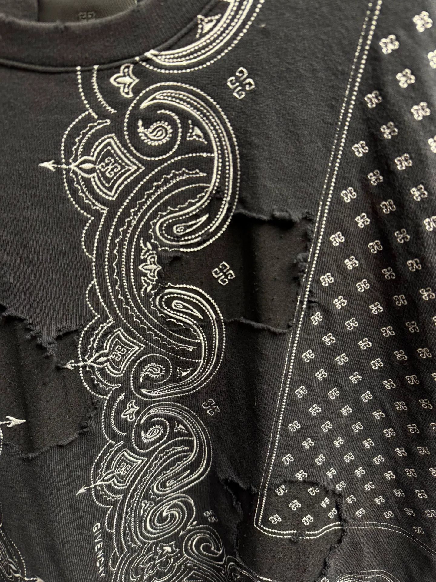 Givenchy Givenchy Paisley T-Shirt Size S Size US S / EU 44-46 / 1 - 3 Thumbnail