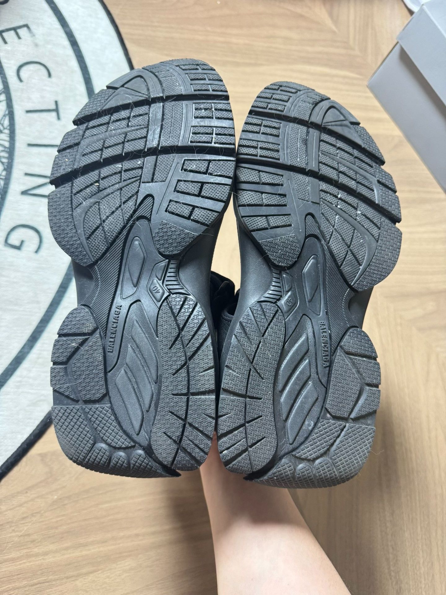 Balenciaga Balenciaga Logo Charm Sandals Size 7 Size US 7 / EU 40 - 3 Thumbnail