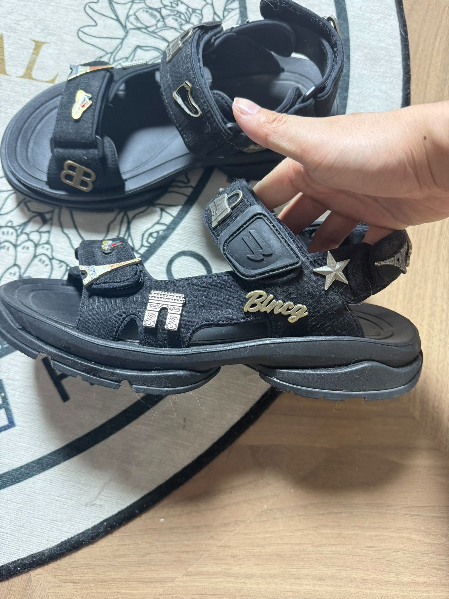 Balenciaga Balenciaga Logo Charm Sandals Size 7 Size US 7 / EU 40 - 4 Thumbnail