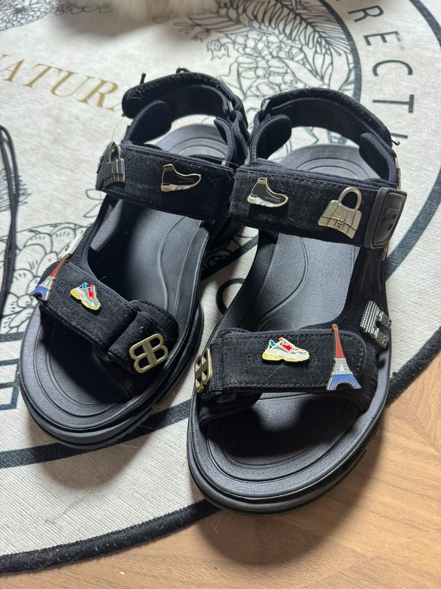 Balenciaga Balenciaga Logo Charm Sandals Size 7 Size US 7 / EU 40 - 2 Thumbnail