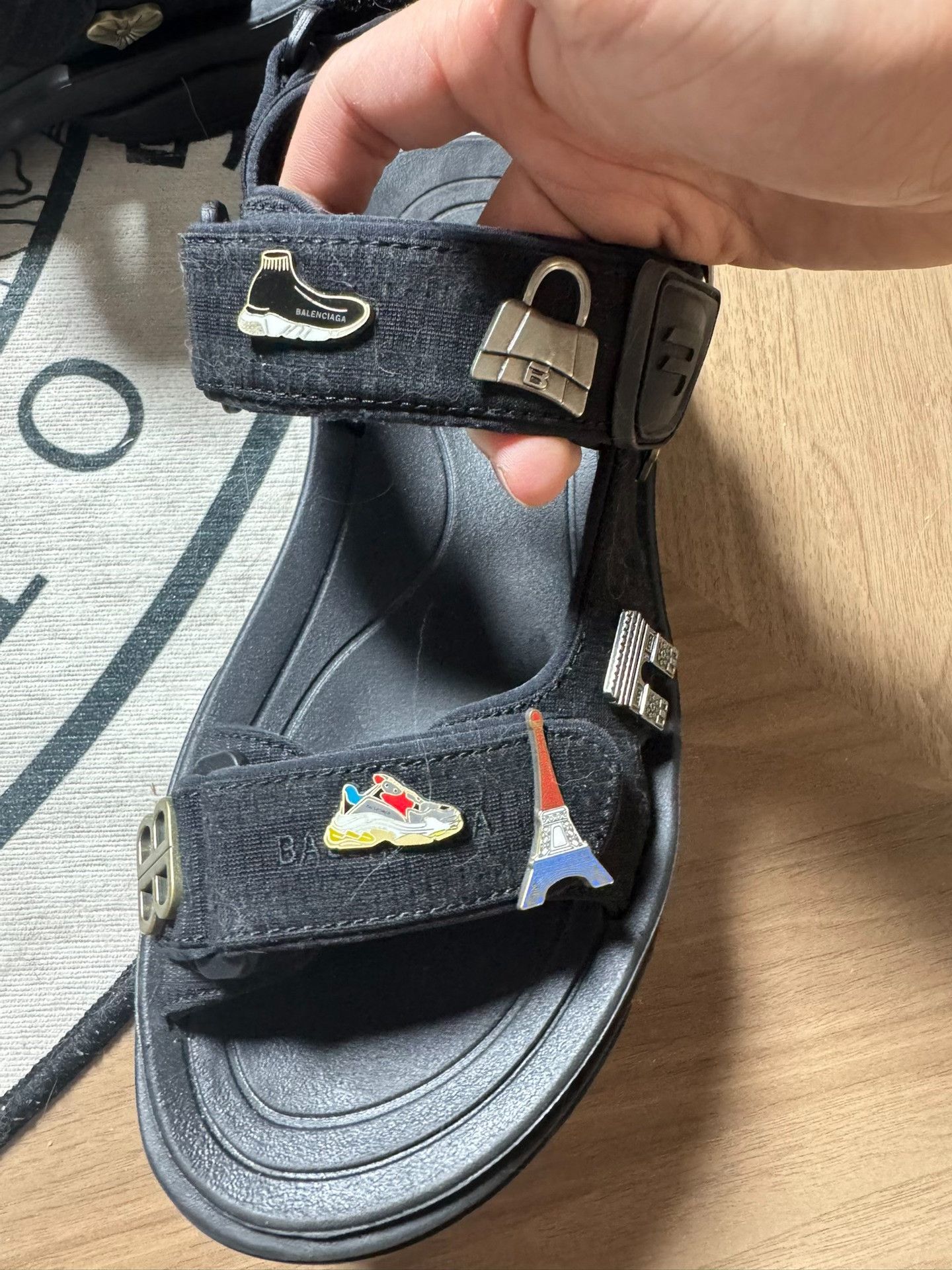 Balenciaga Balenciaga Logo Charm Sandals Size 7 Size US 7 / EU 40 - 6 Thumbnail