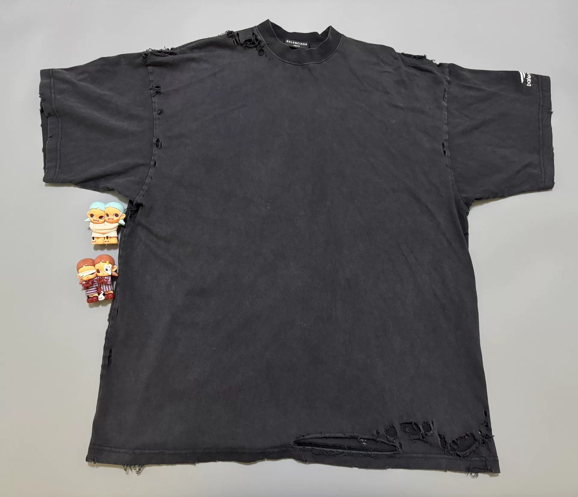 Balenciaga Balenciaga Distressed Unifit T-Shirt Size S Size US S / EU 44-46 / 1 - 2 Thumbnail
