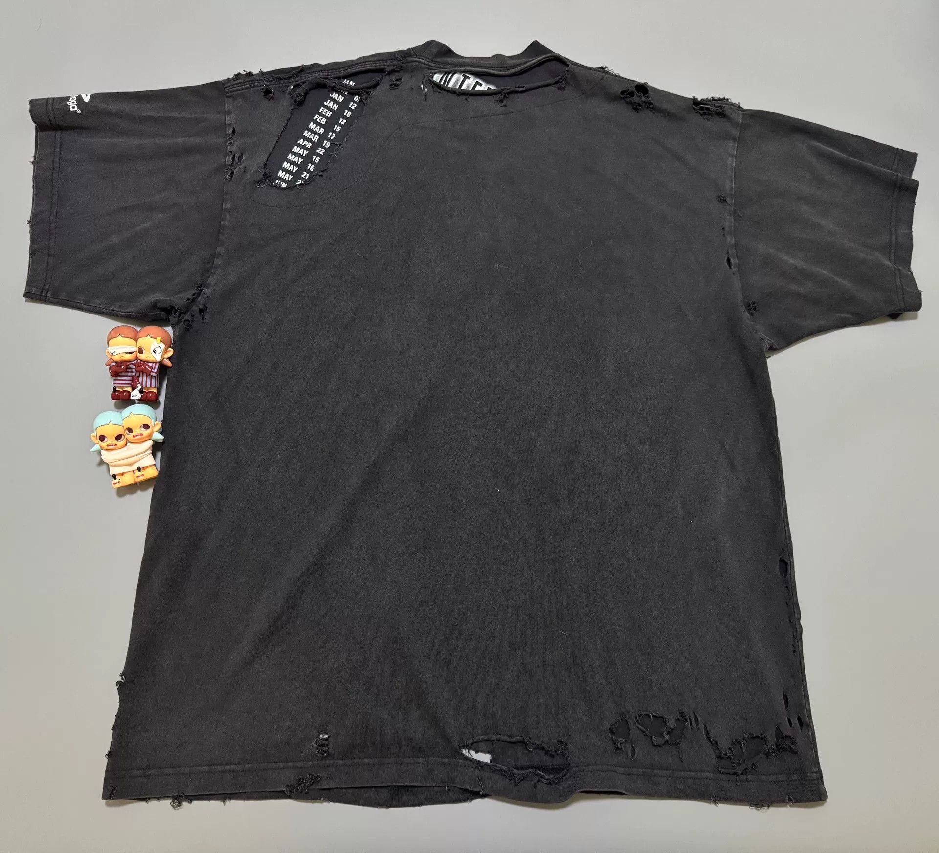Balenciaga Balenciaga Distressed Unifit T-Shirt Size S Size US S / EU 44-46 / 1 - 6 Thumbnail