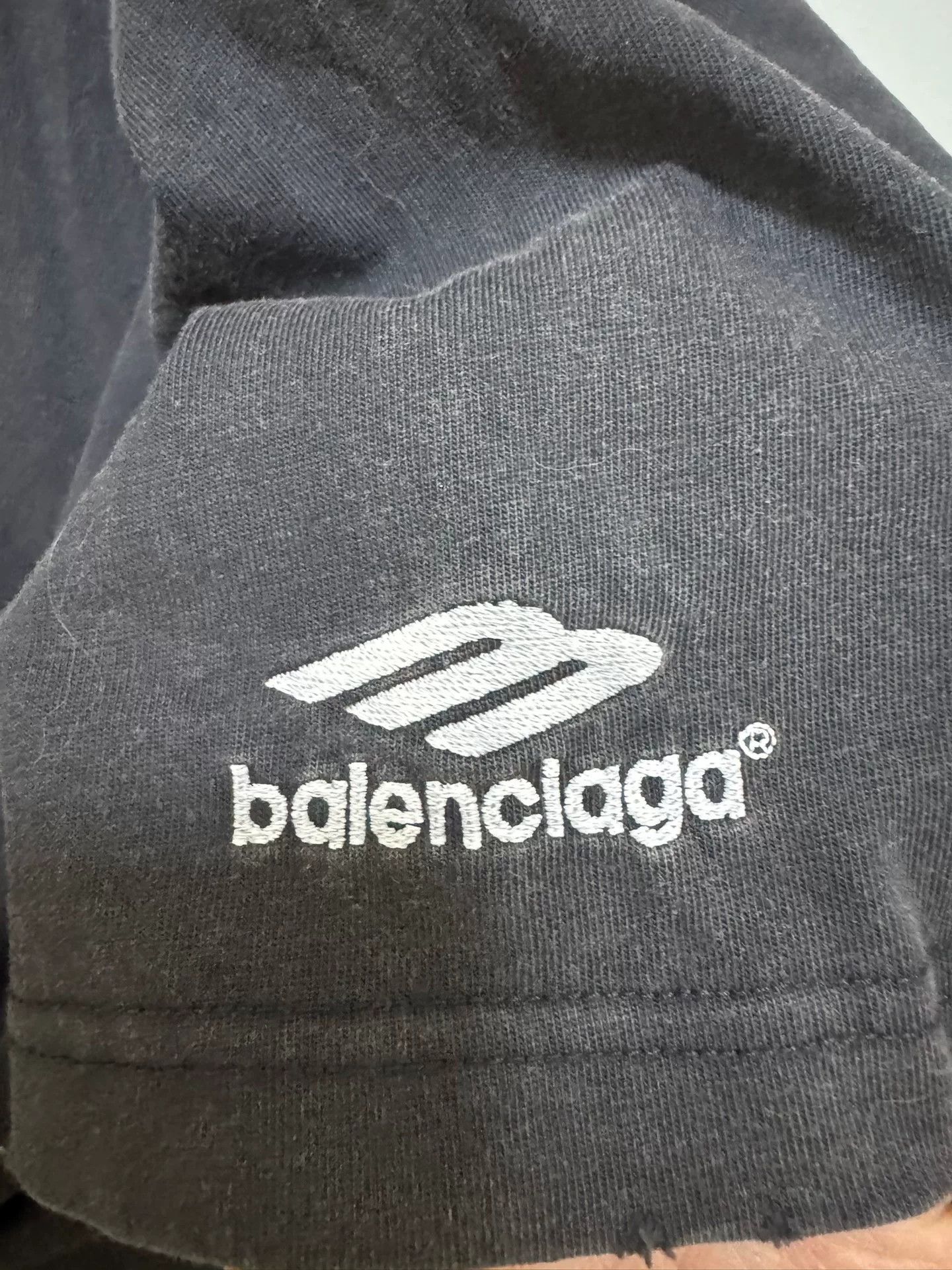 Balenciaga Balenciaga Distressed Unifit T-Shirt Size S Size US S / EU 44-46 / 1 - 4 Thumbnail