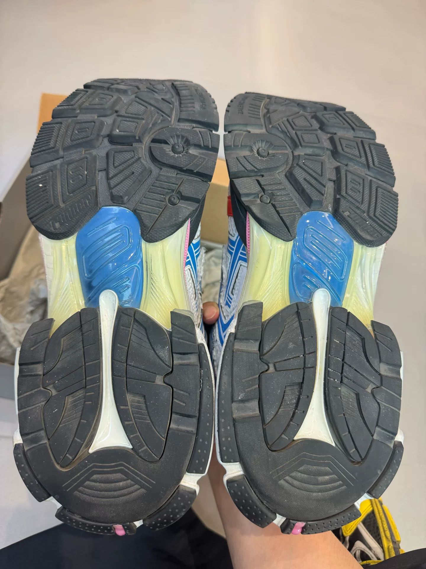 Balenciaga Balenciaga Multicolor Runner Sneakers Size 8 Size US 8 / EU 41 - 4 Thumbnail