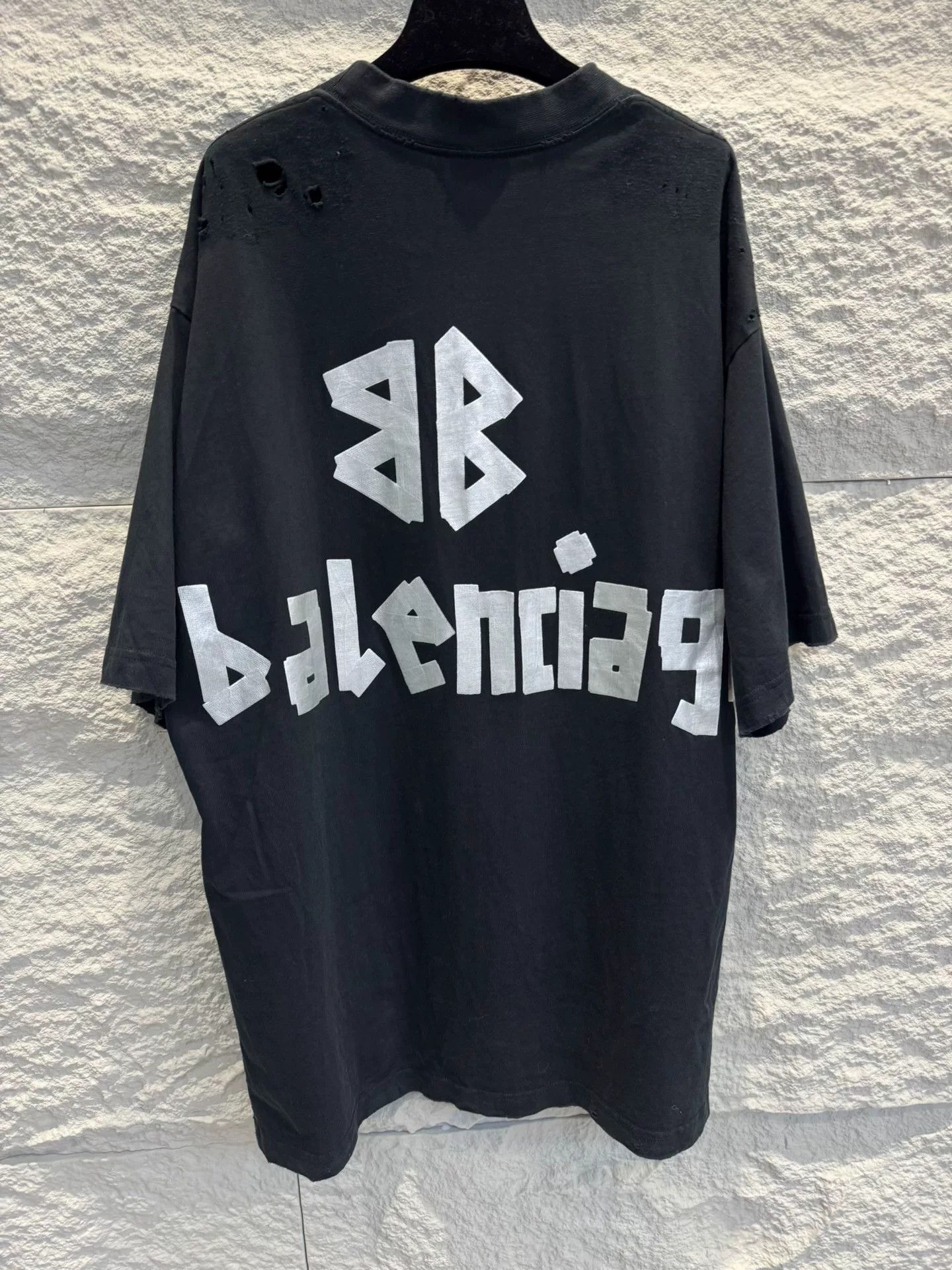 Balenciaga Balenciaga Logo Distressed T-Shirt Size XS Size US XS / EU 42 / 0 - 4 Thumbnail