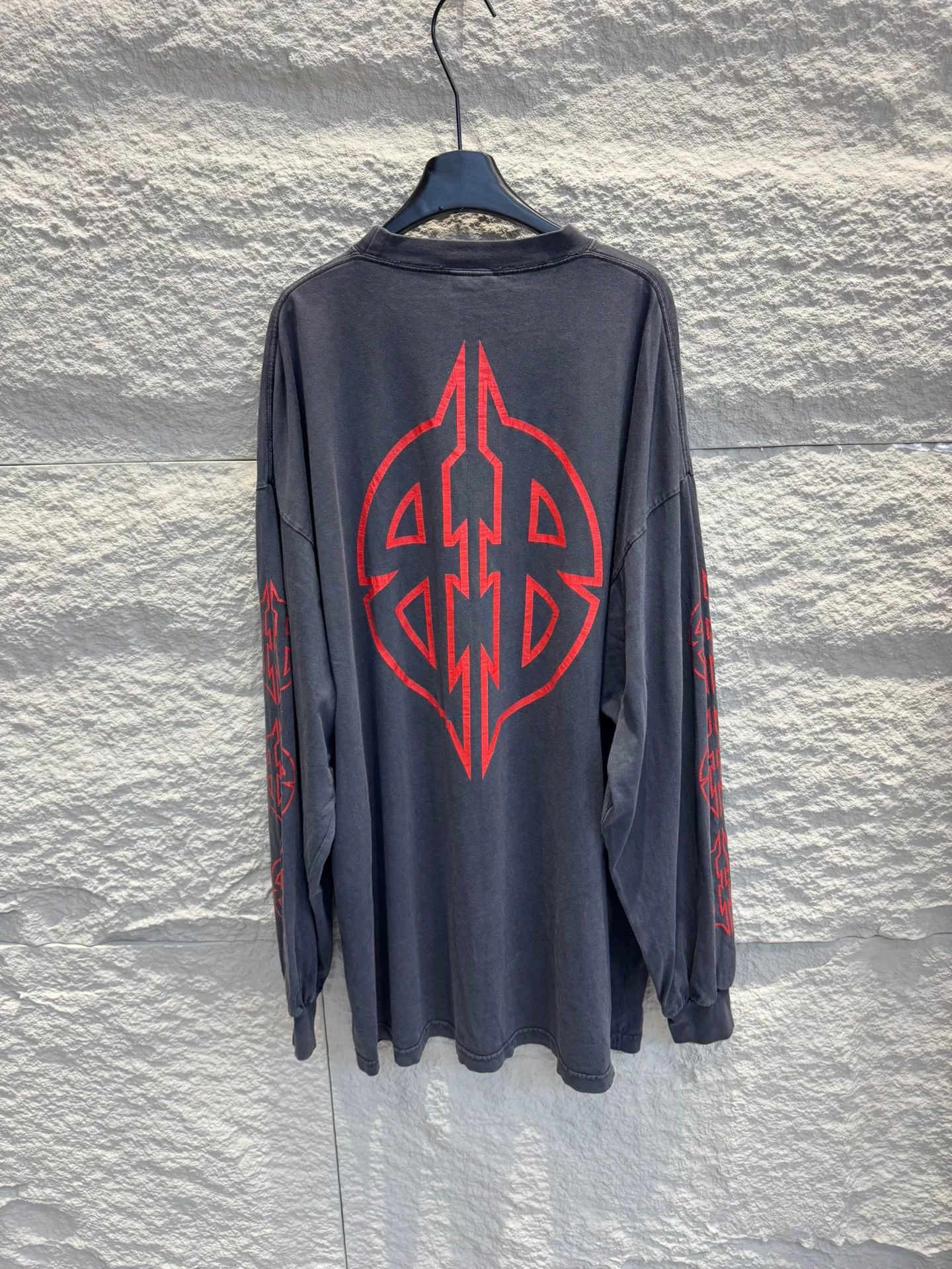 Balenciaga Balenciaga Red Logo Long Sleeve T-Shirt Size XL Size US XL / EU 56 / 4 - 4 Thumbnail