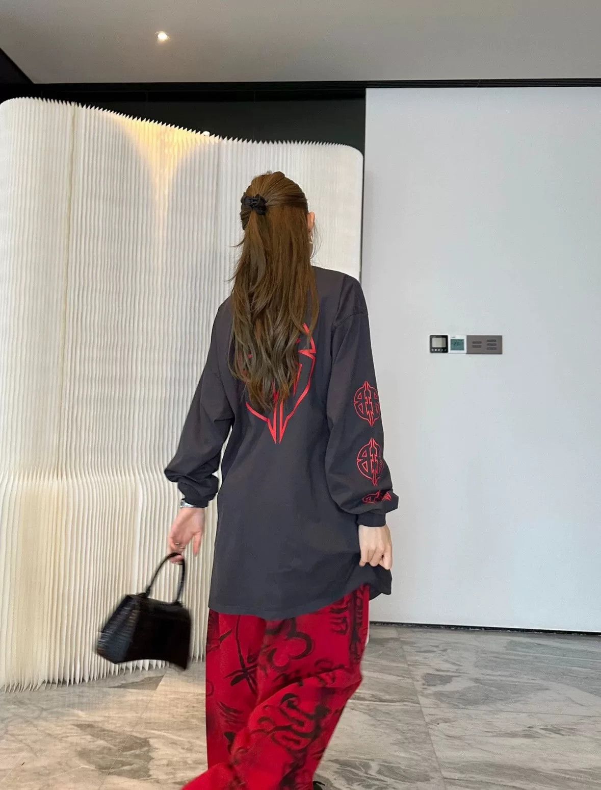 Balenciaga Balenciaga Red Logo Long Sleeve T-Shirt Size XL Size US XL / EU 56 / 4 - 7 Thumbnail