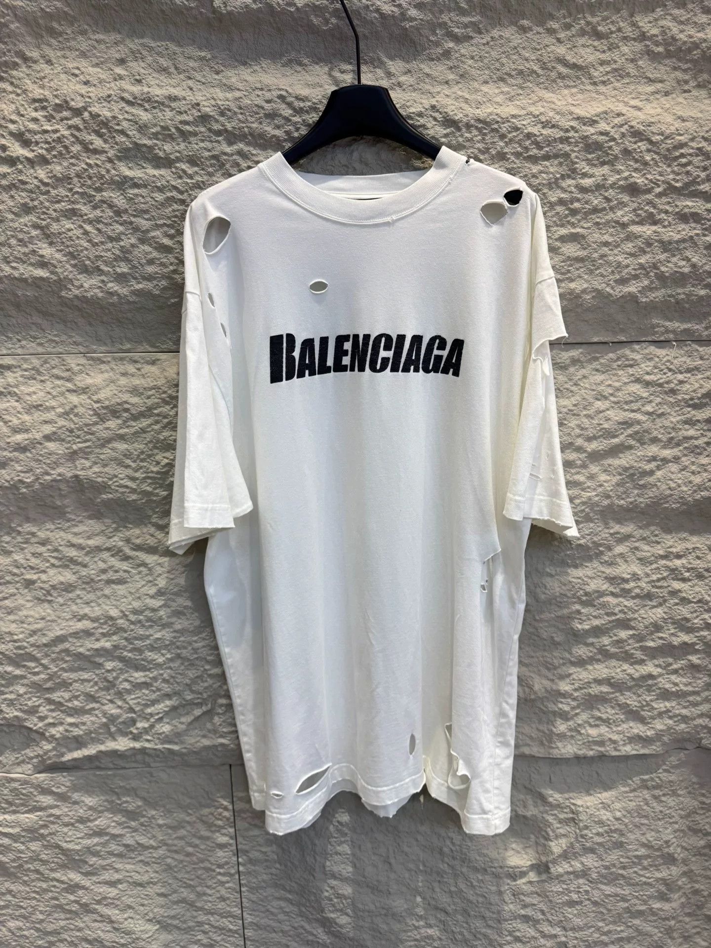 Balenciaga Balenciaga Destroyed T-Shirt Size XXS Size US XXS / EU 40 - 2 Thumbnail