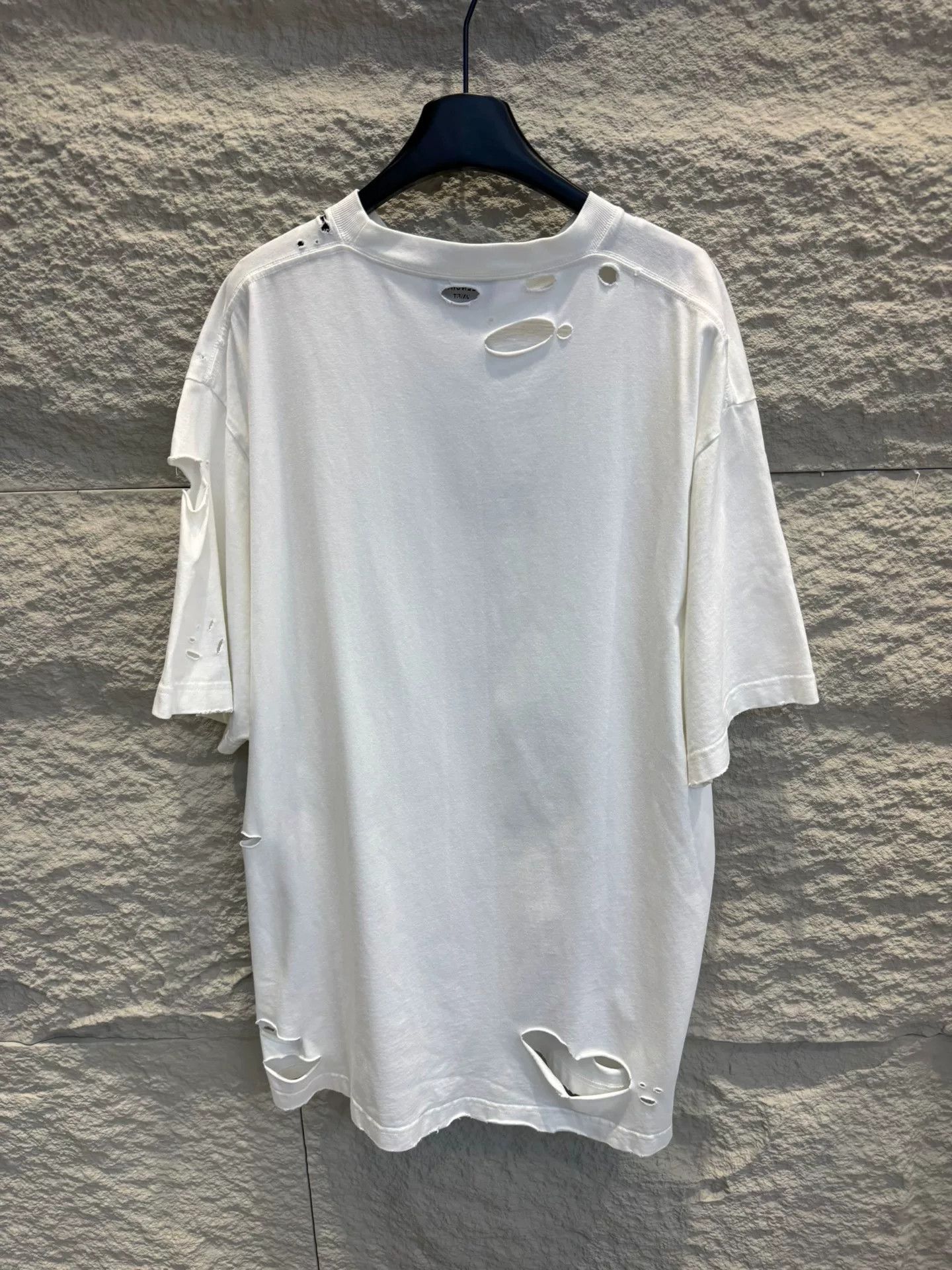 Balenciaga Balenciaga Destroyed T-Shirt Size XXS Size US XXS / EU 40 - 5 Thumbnail