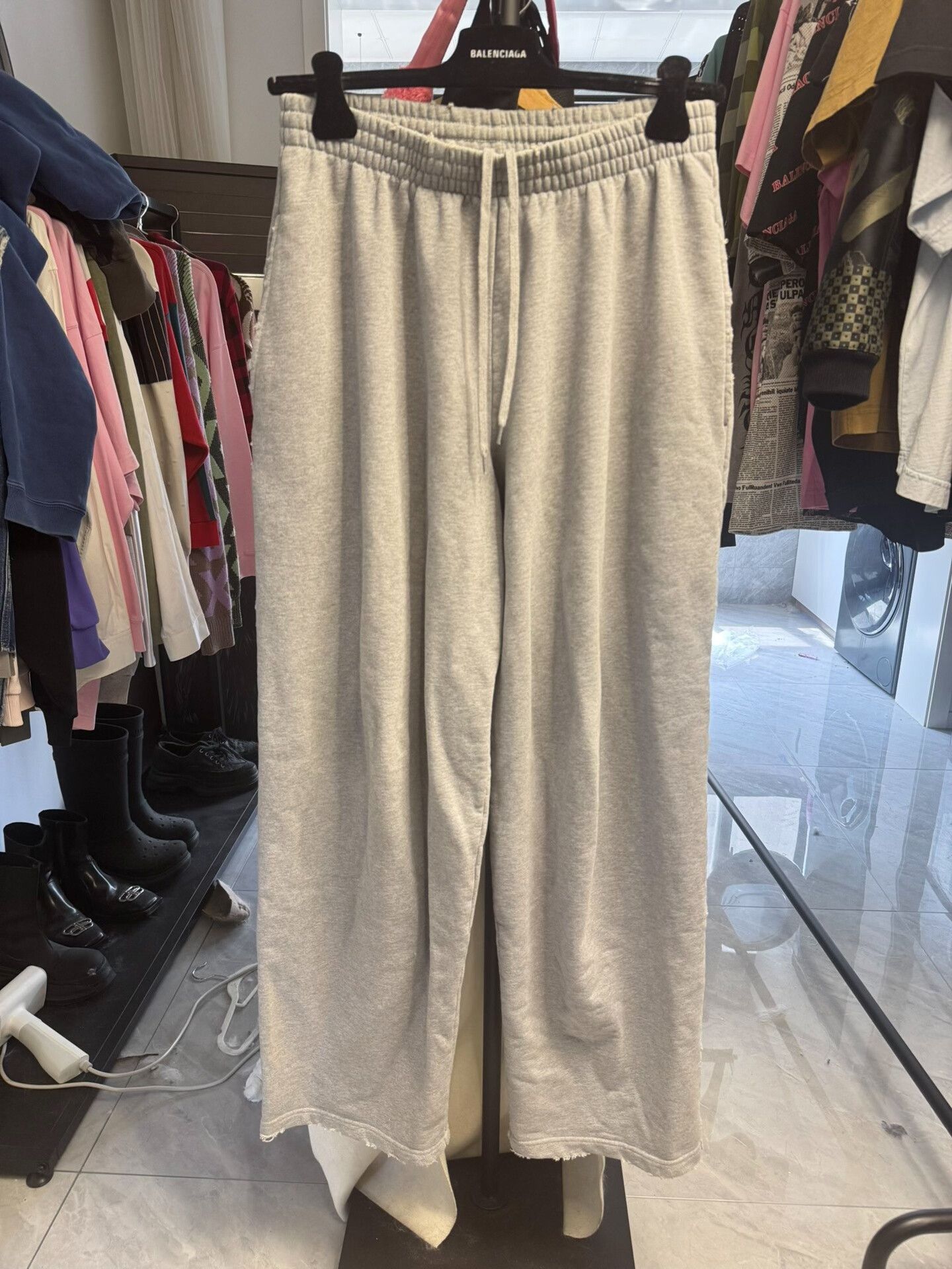 Balenciaga Balenciaga Unisex Distressed Sweatpants Size M Size US 32 / EU 48 - 2 Thumbnail