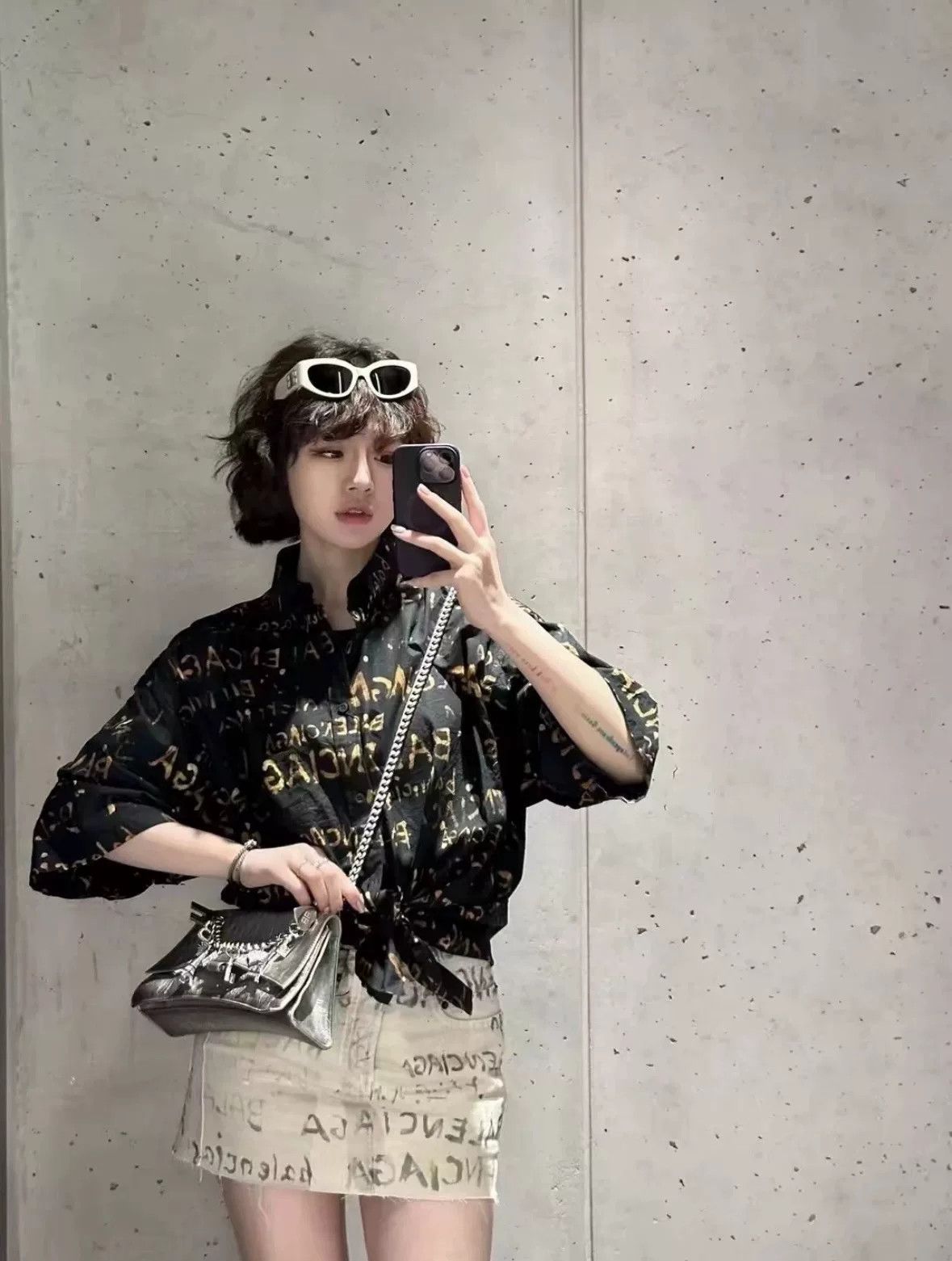Balenciaga Balenciaga Allover Logo Print Button Up Shirt Size 37 Size US S / EU 44-46 / 1 - 6 Thumbnail