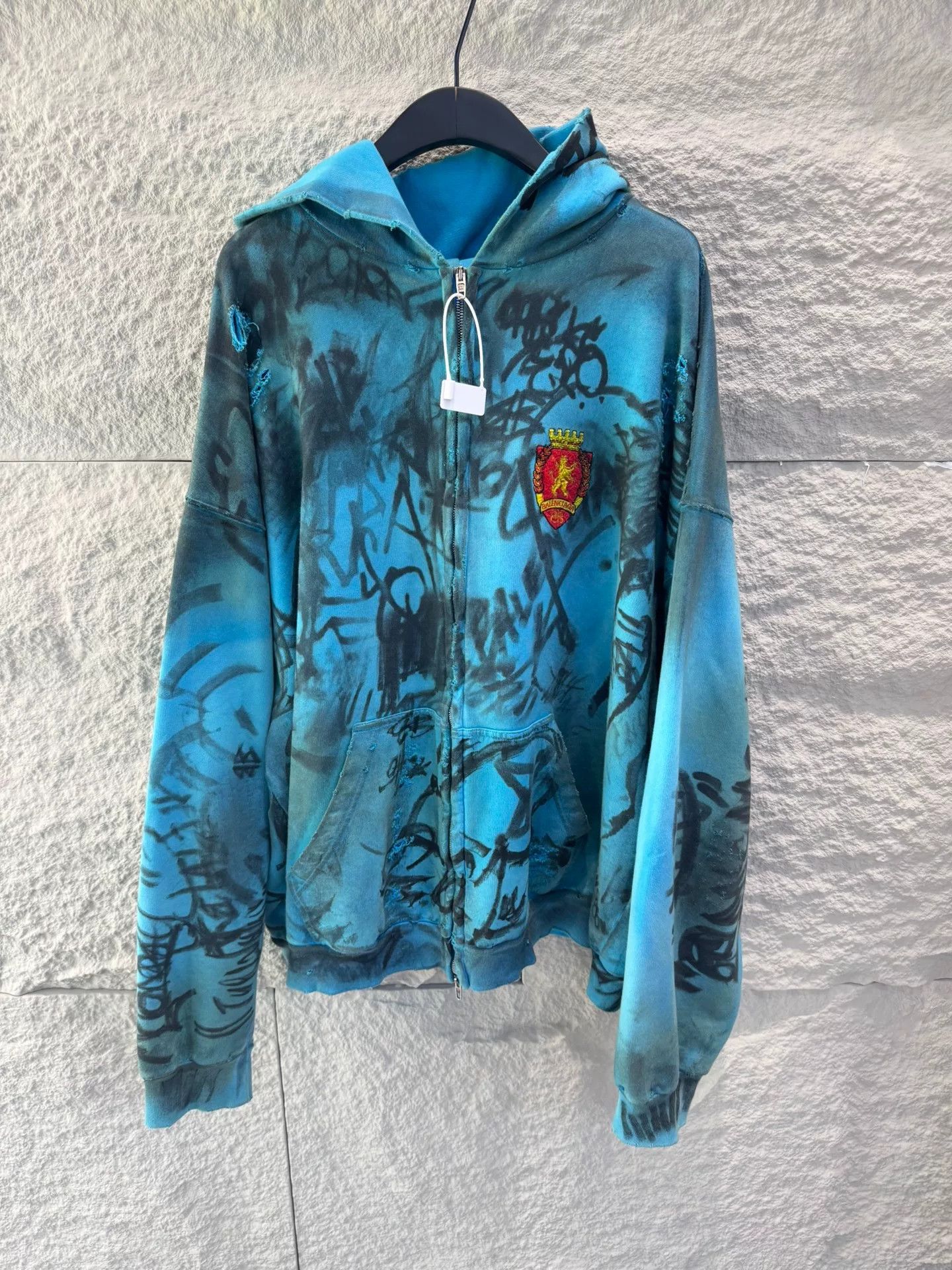 Balenciaga Balenciaga Graffiti Crest Zip-up Hoodie Size XXL Size US XXL / EU 58 / 5 - 2 Thumbnail