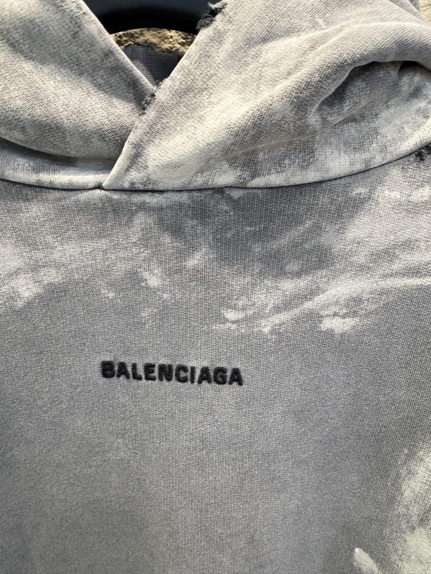 Balenciaga Balenciaga Logo Print Hoodie Size L Size US L / EU 52-54 / 3 - 3 Thumbnail