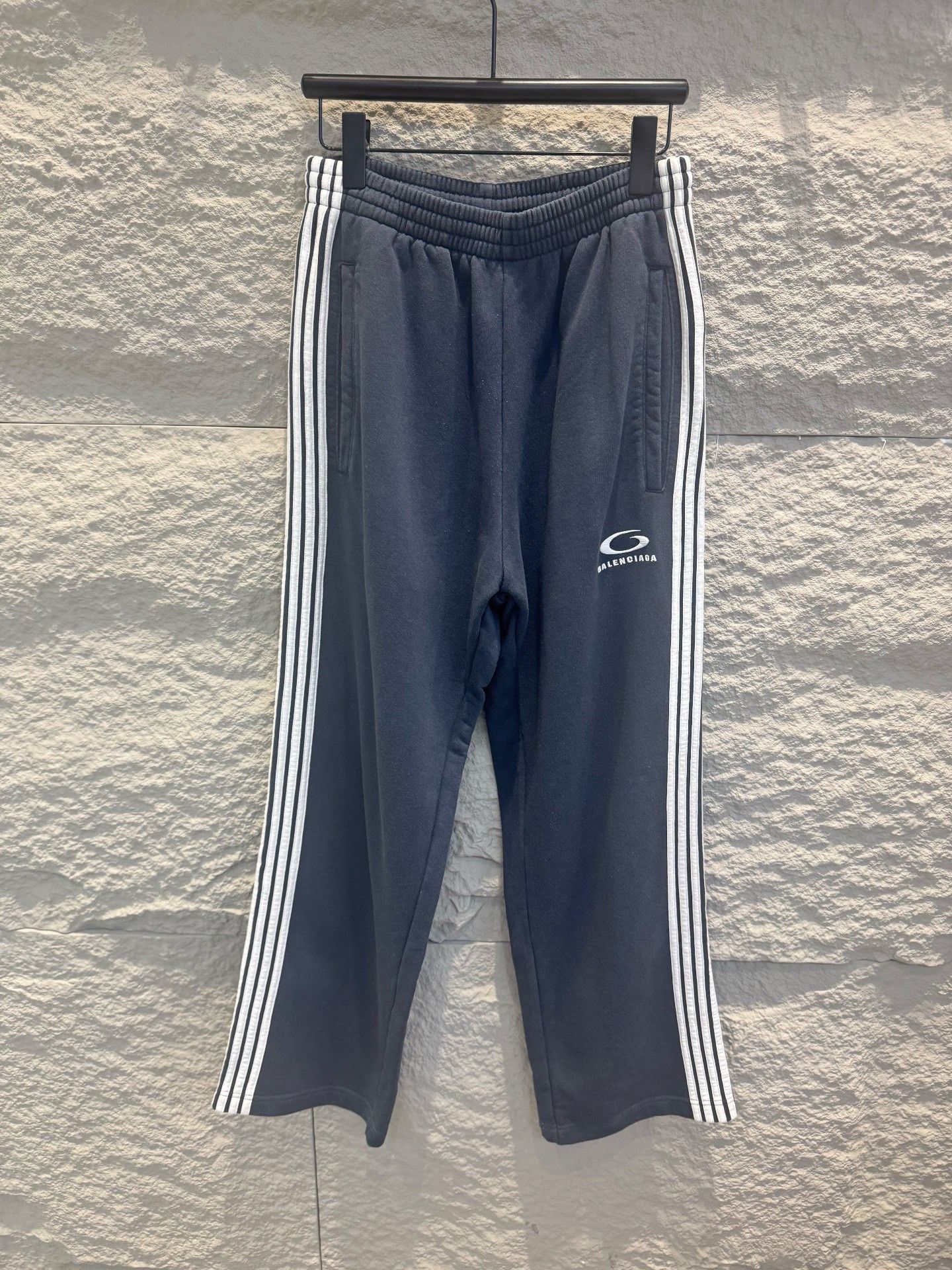 Balenciaga Balenciaga Logo Sweatpants Size XS Size US 28 / EU 44 - 2 Thumbnail
