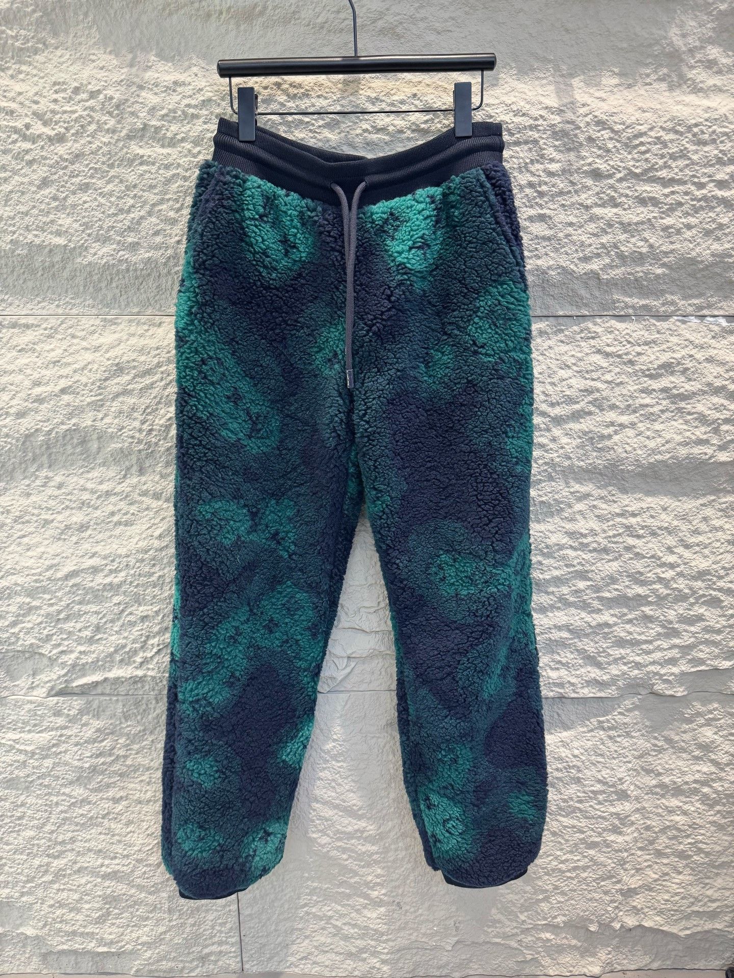 Louis Vuitton Louis Vuitton Monogram Fleece Joggers Size M Size US 32 / EU 48 - 2 Thumbnail