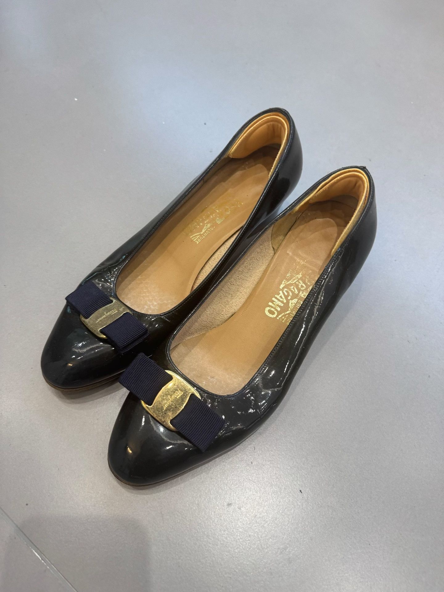 Salvatore Ferragamo Salvatore Ferragamo Black Patent Bow Heels Size 38 Size US 8 / IT 38 - 2 Thumbnail