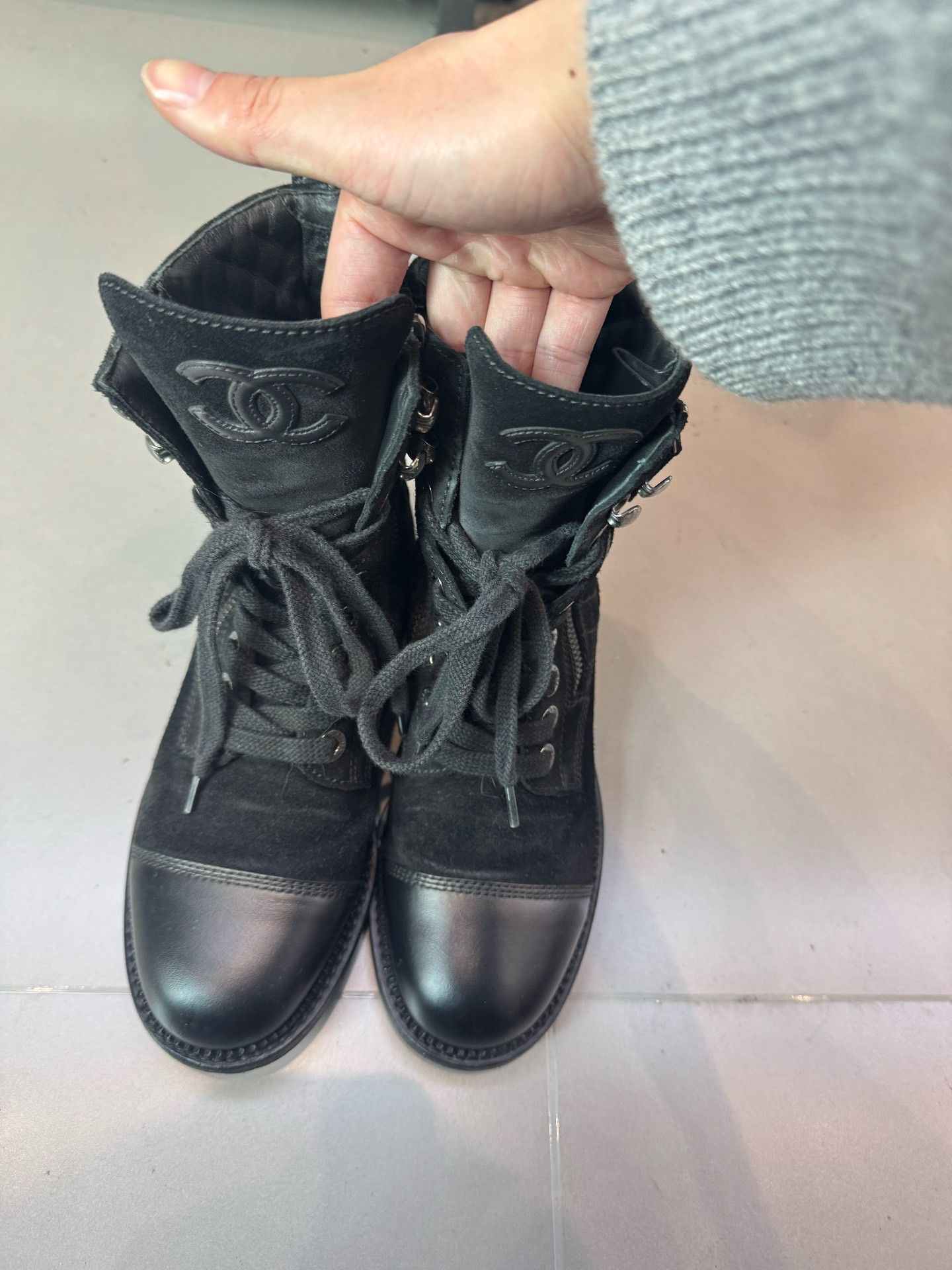 Chanel Chanel CC Logo Quilted Suede Combat Boots Size 36 Size US 6 / IT 36 - 3 Thumbnail