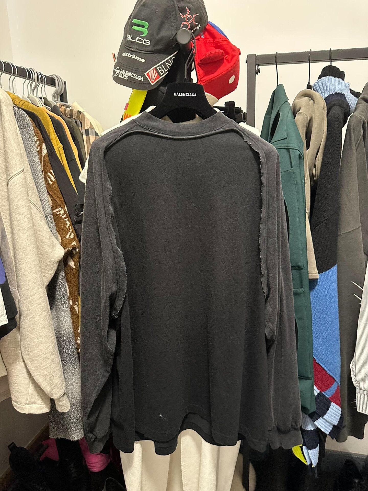 Balenciaga Balenciaga Distressed Long Sleeve T-Shirt Size M Size US M / EU 48-50 / 2 - 2 Thumbnail
