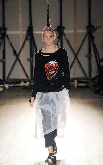 Comme des Garcons TAO CDG Strawberry Punk Long-Sleeve Top Size S / US 4 / IT 40 - 3 Thumbnail