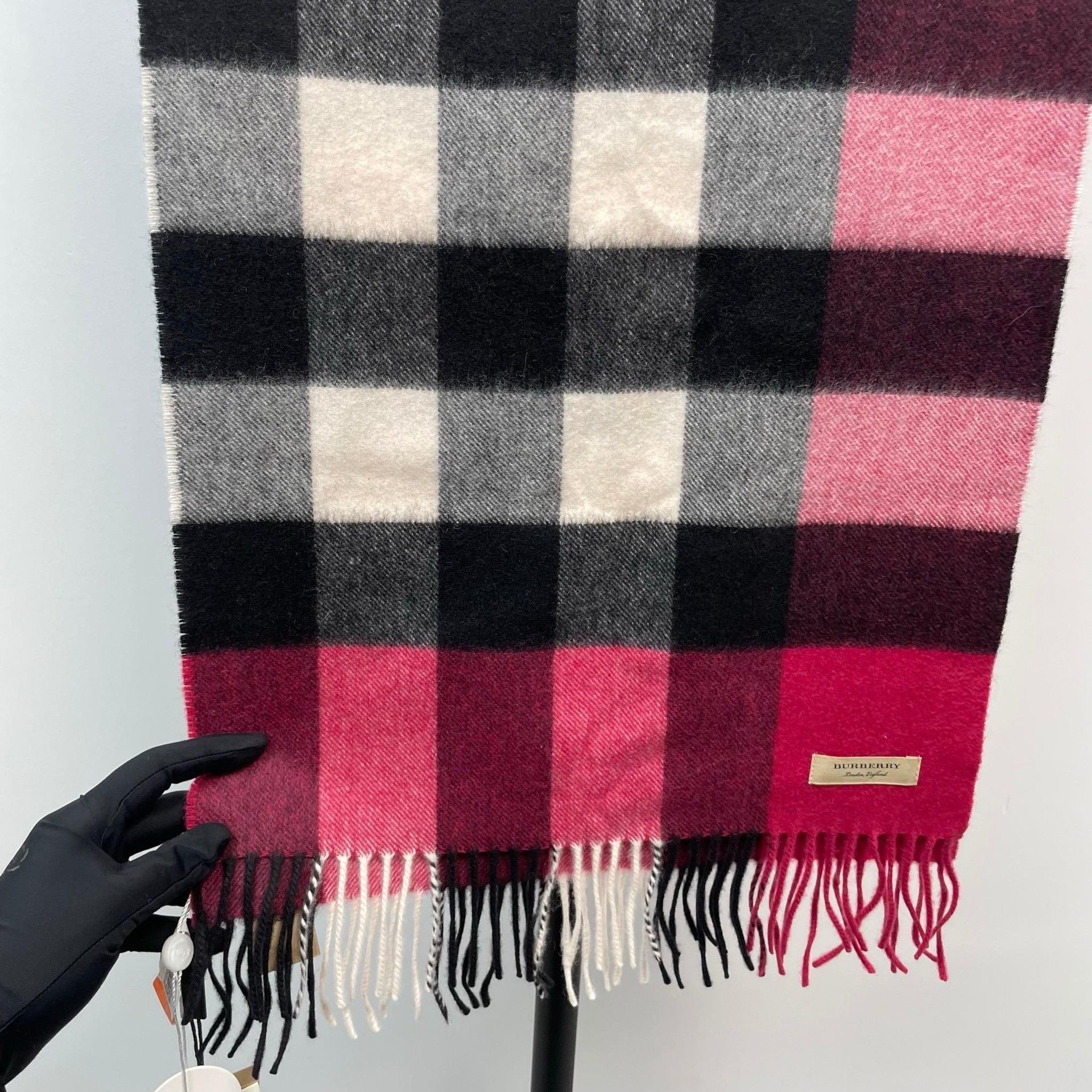 Burberry Burberry Rose Pink Classic Plaid Scarf Size ONE SIZE - 3 Thumbnail