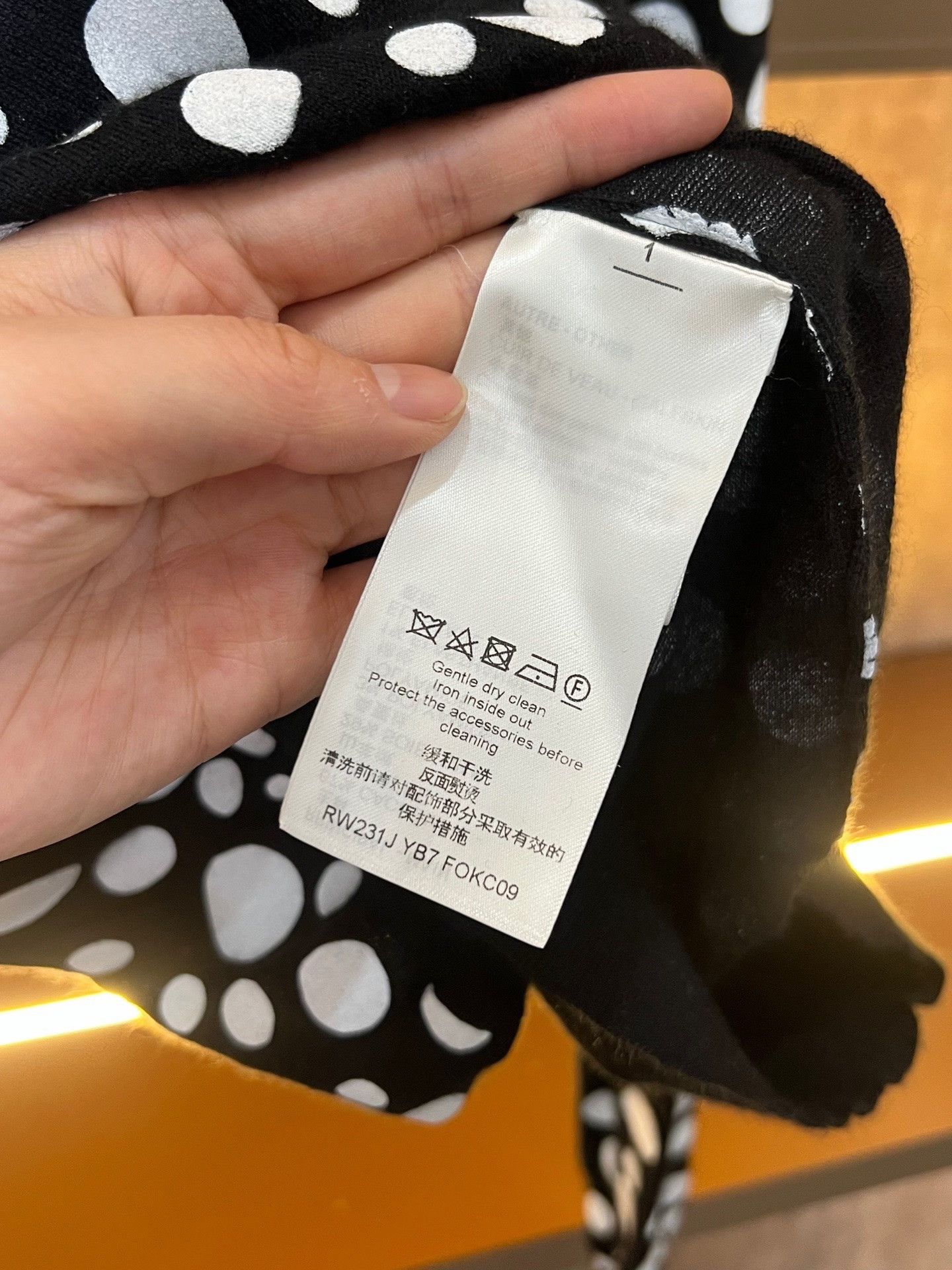 Louis Vuitton Louis Vuitton x Yayoi Kusama Polka Dot Cardigan Size S / US 4 / IT 40 - 4 Thumbnail