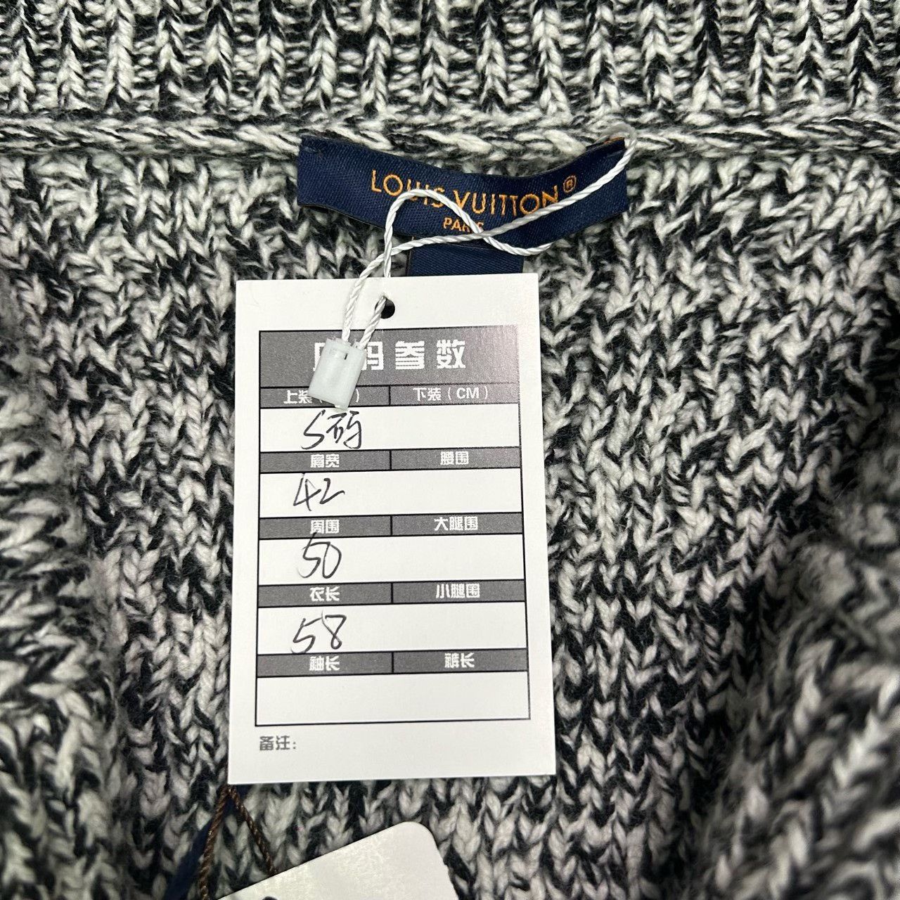 Louis Vuitton Louis Vuitton Gray White Knit Cardigan Size S / US 4 / IT 40 - 7 Thumbnail