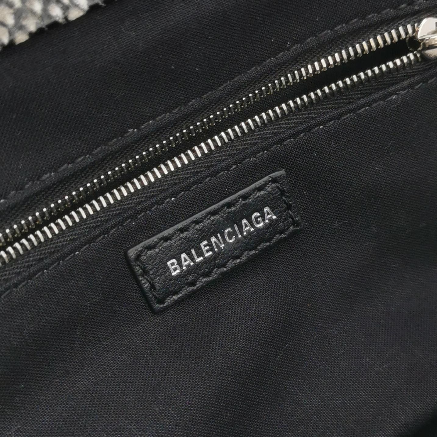 Balenciaga Balenciaga Women os Crossbody Bags Size ONE SIZE - 8 Thumbnail
