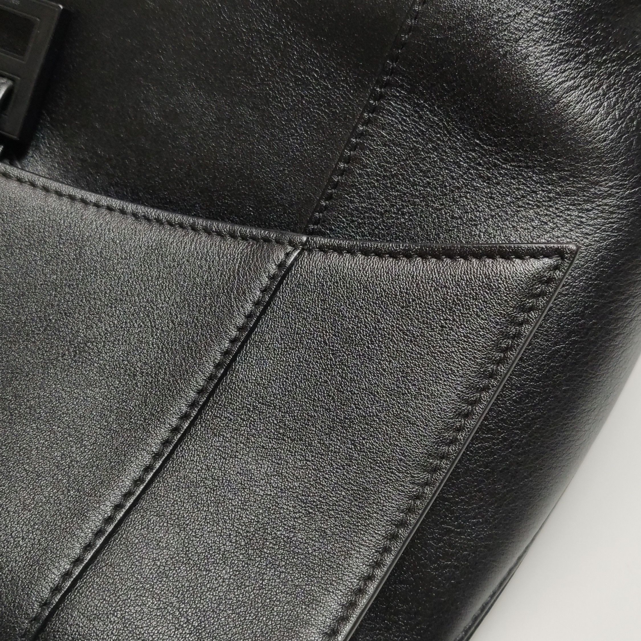 Balenciaga Balenciaga Women os Shoulder Bags Size ONE SIZE - 23 Thumbnail