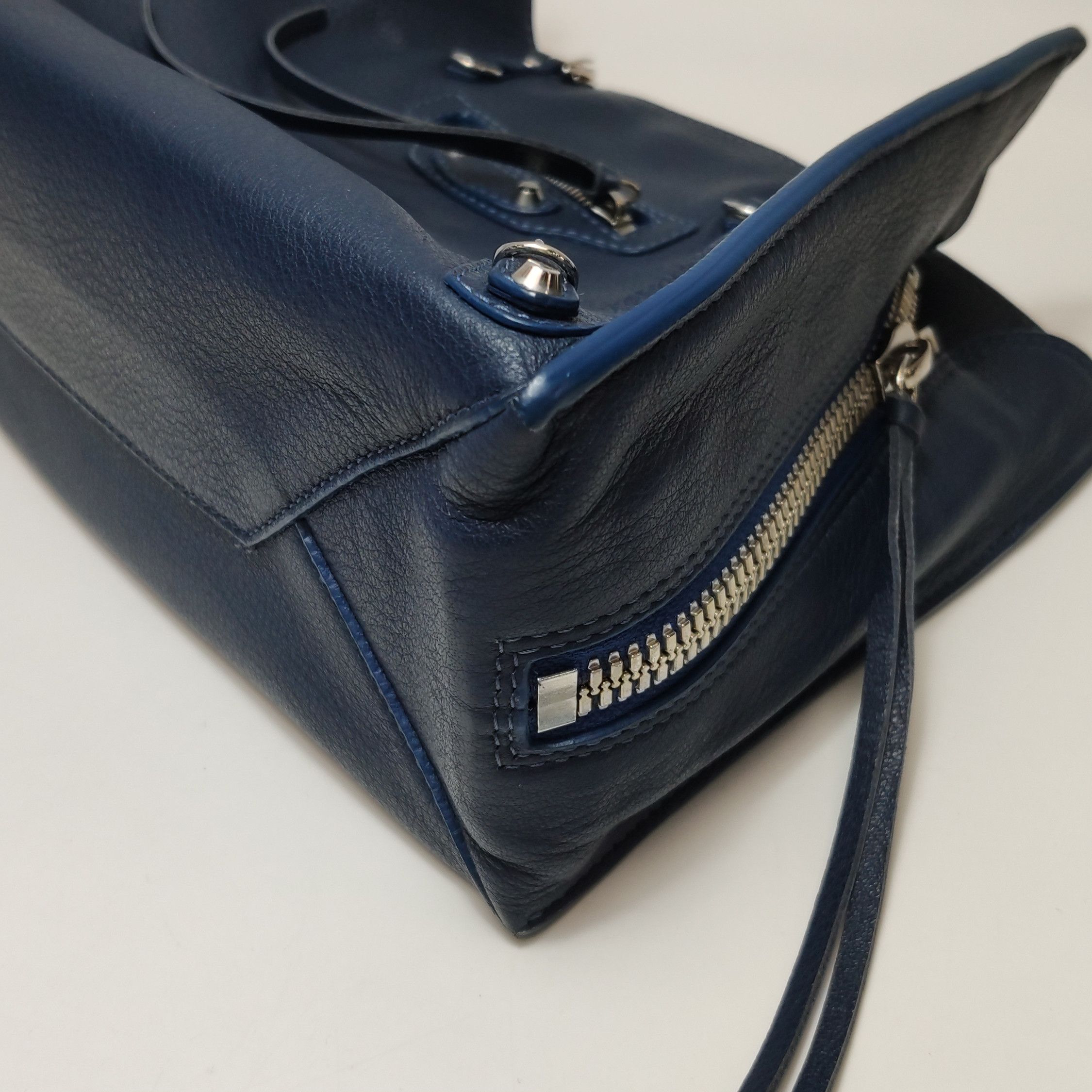 Balenciaga Balenciaga Women os Shoulder Bags Size ONE SIZE - 15 Thumbnail
