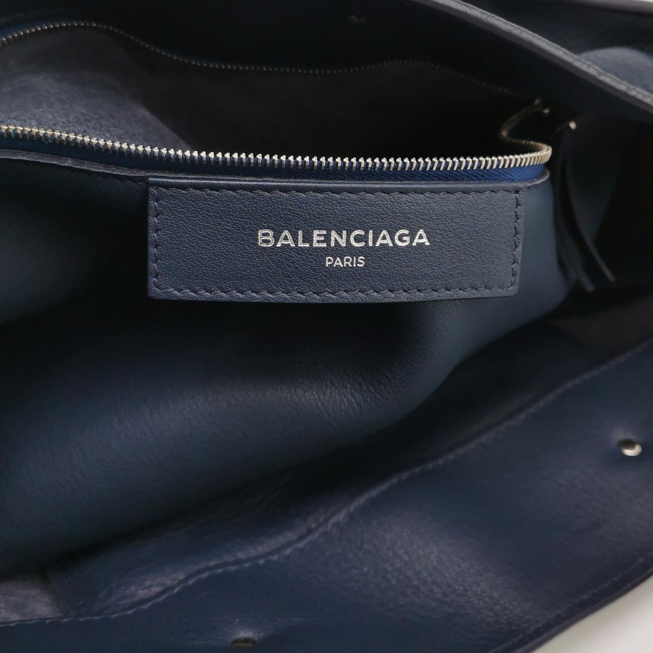 Balenciaga Balenciaga Women os Shoulder Bags Size ONE SIZE - 8 Thumbnail