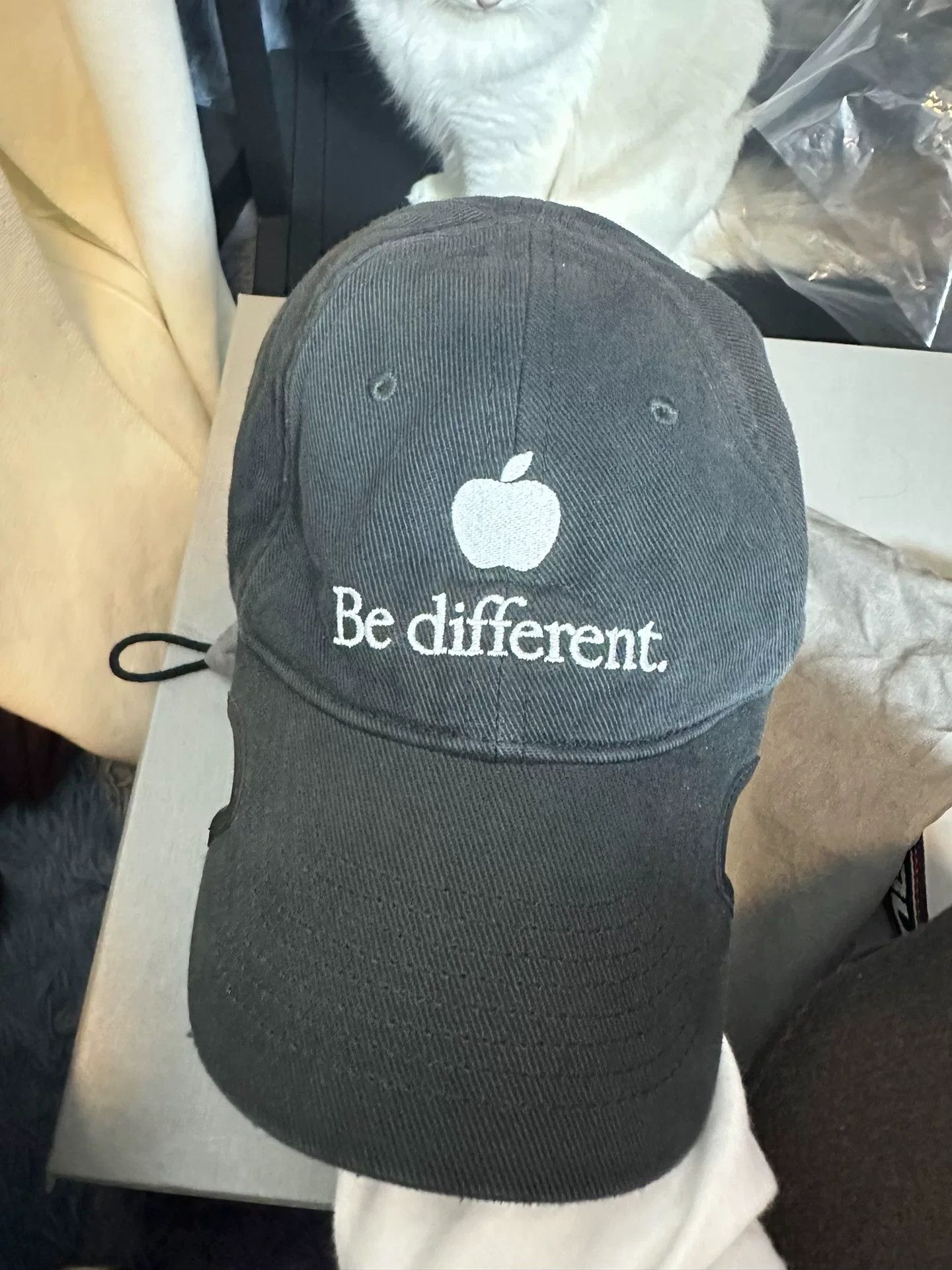 Balenciaga Balenciaga Apple Logo Cap Size M Size ONE SIZE - 2 Thumbnail