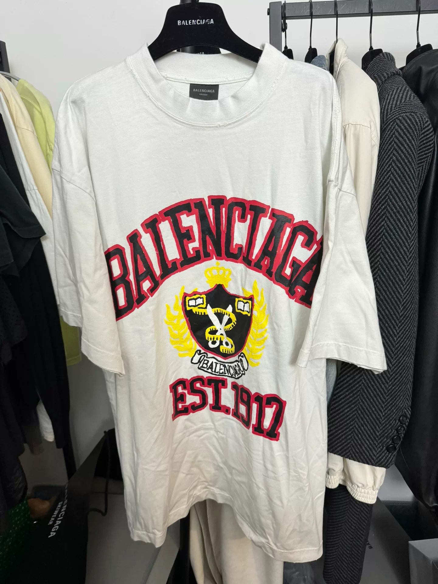 Balenciaga Balenciaga Crest Logo Short Sleeve T-Shirt Size M Size US M / EU 48-50 / 2 - 2 Thumbnail
