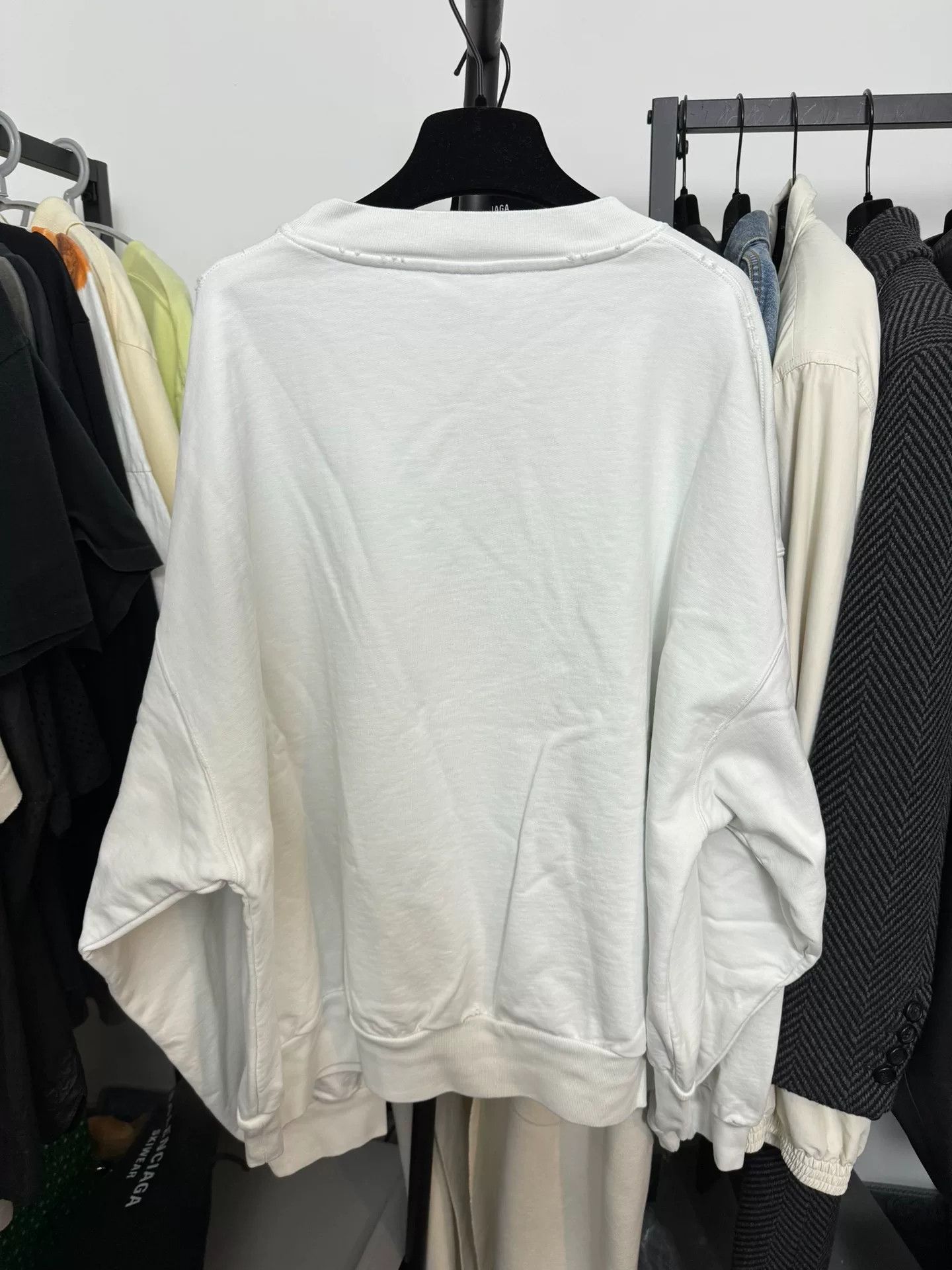 Balenciaga Balenciaga Logo Crest Sweatshirt Size L Size US L / EU 52-54 / 3 - 4 Thumbnail
