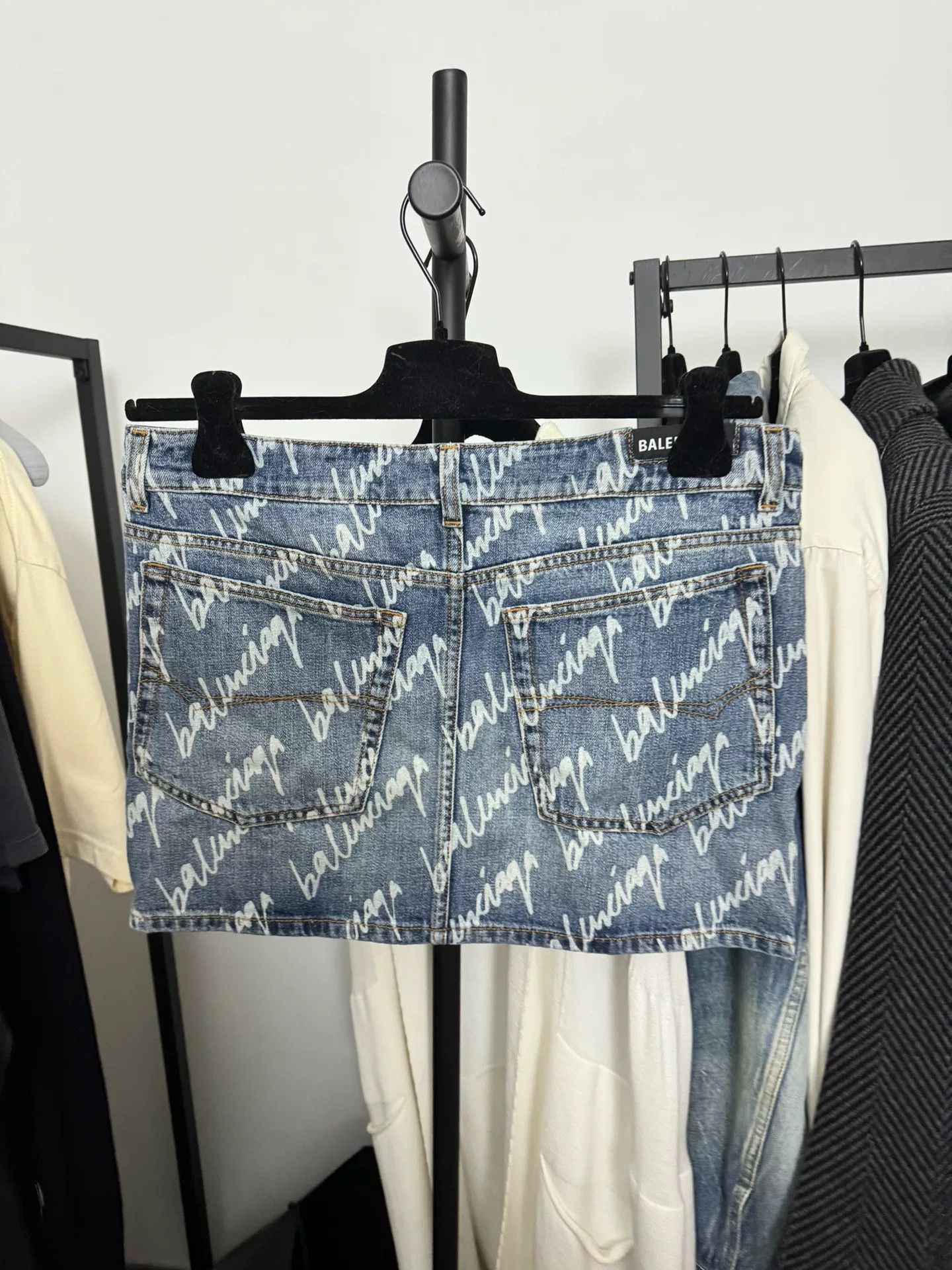 Balenciaga Balenciaga All-Over Logo Denim Mini Skirt Size 38 Size 27" / US 4 / IT 40 - 5 Thumbnail