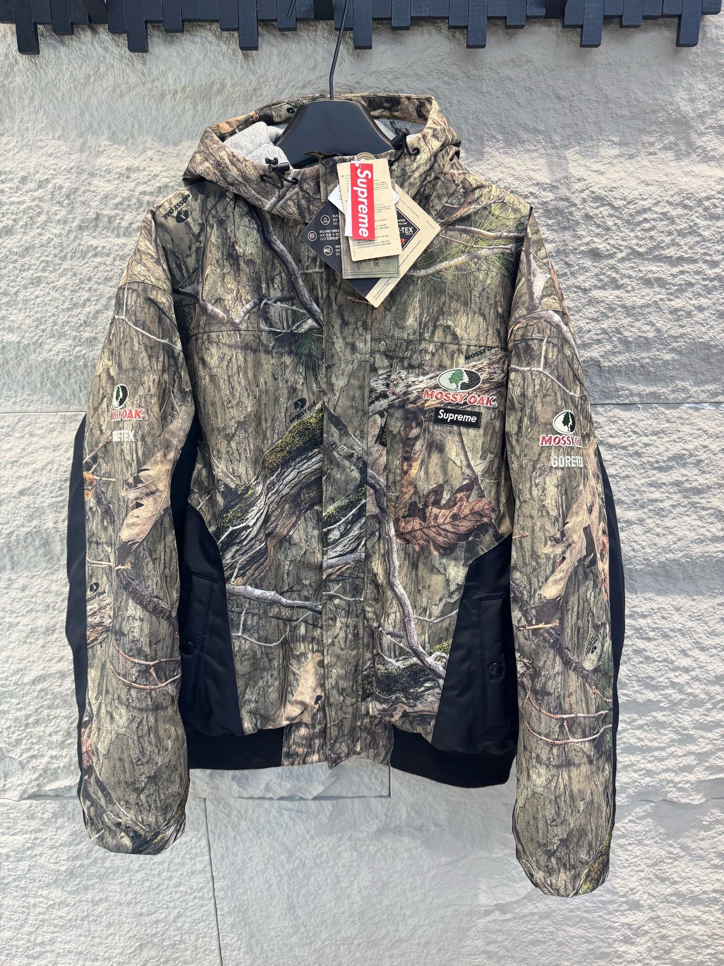 Supreme Supreme x Mossy Oak Camo Gore-Tex Jacket Size L Size US L / EU 52-54 / 3 - 2 Thumbnail
