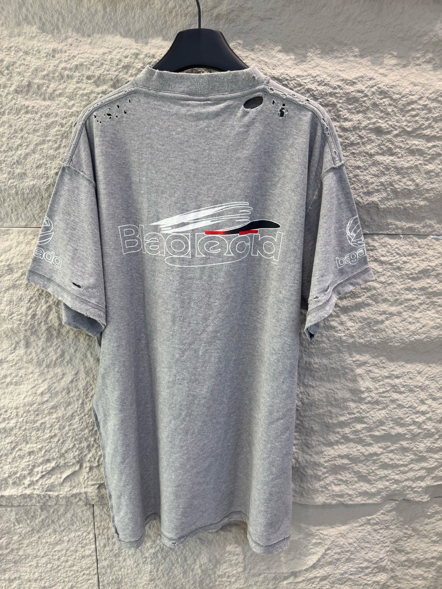 Balenciaga Balenciaga Distressed Logo T-Shirt Size S Size US S / EU 44-46 / 1 - 6 Thumbnail