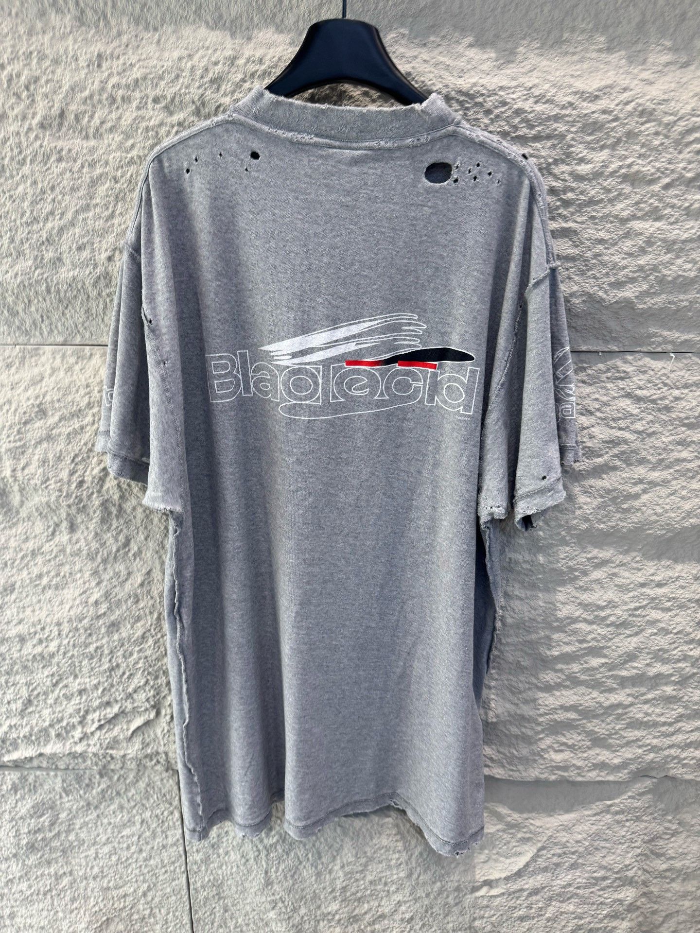 Balenciaga Balenciaga Distressed Logo T-Shirt Size 1 Size US S / EU 44-46 / 1 - 4 Thumbnail