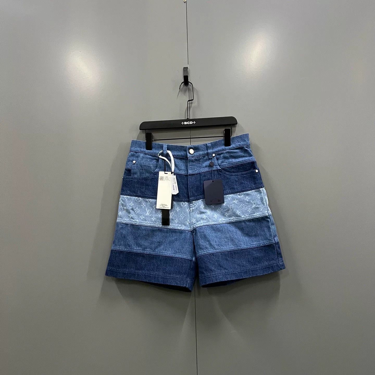 Louis Vuitton Louis Vuitton Patchwork Logo Denim Shorts Size 31 Size US 31 - 2 Thumbnail