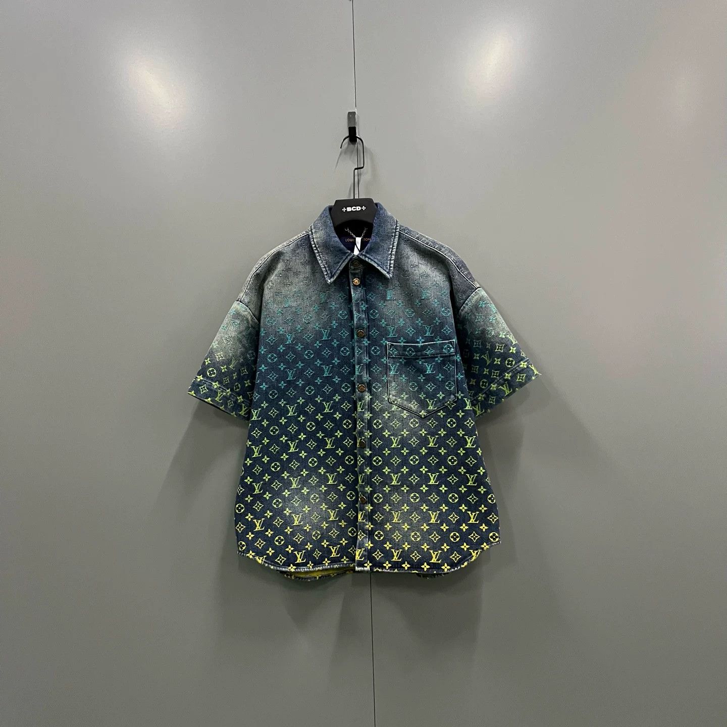 Louis Vuitton Louis Vuitton Gradient Monogram Denim Shirt Size S Size US S / EU 44-46 / 1 - 2 Thumbnail