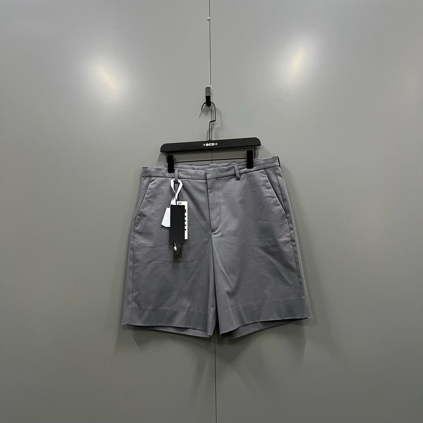 Prada Prada Triangle Logo Shorts Size 36 Size US 36 / EU 52 - 2 Thumbnail