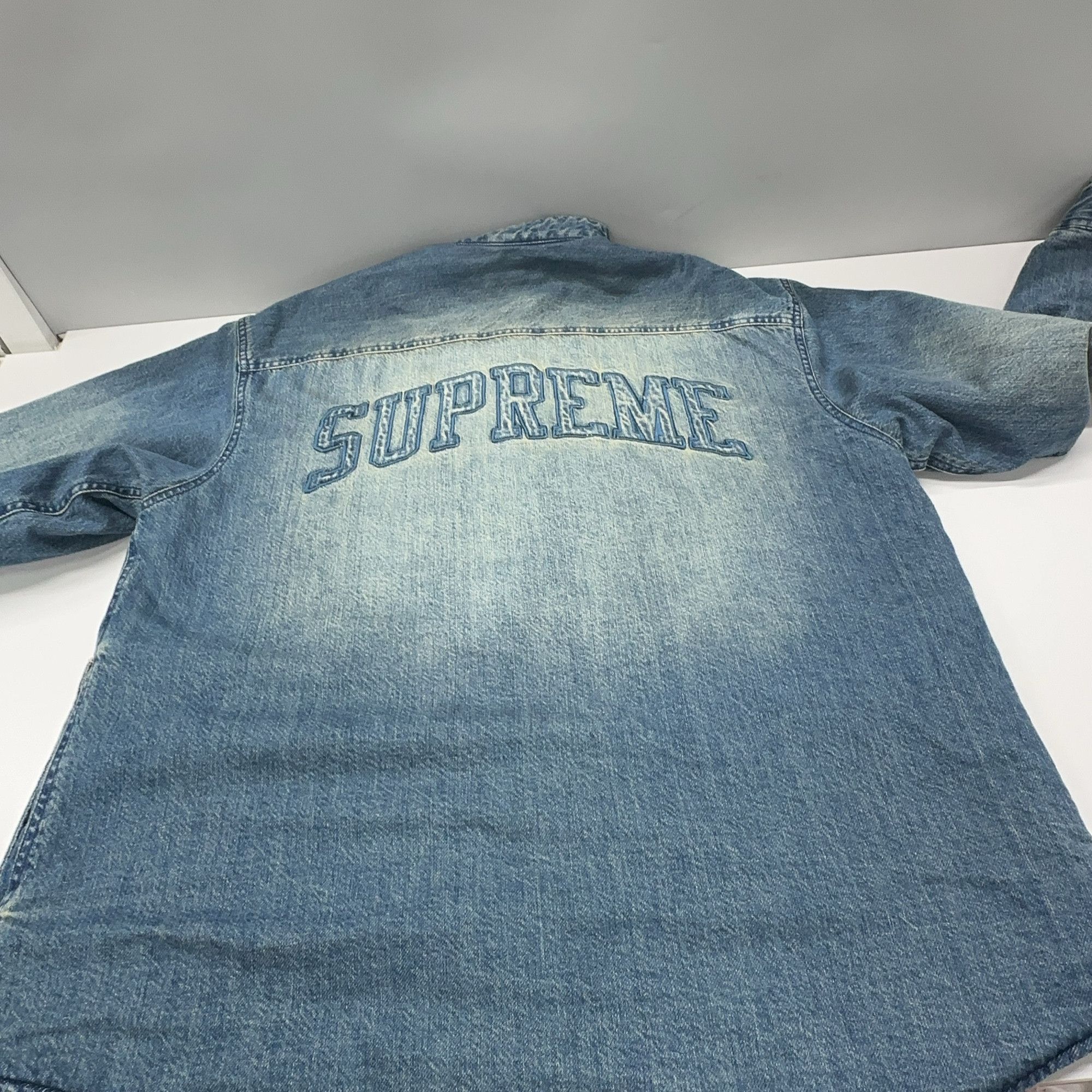 Supreme Supreme Shearling Lined Denim Shirt Size S Size US S / EU 44-46 / 1 - 11 Thumbnail