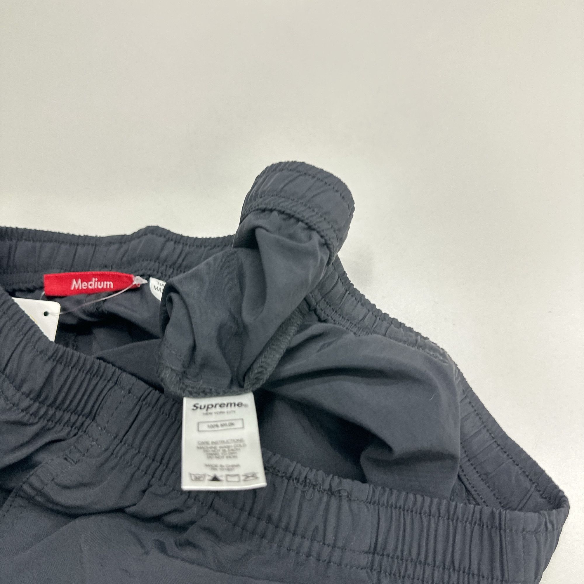 Supreme Supreme Logo Print Warm Up Pants Size M Size US 32 / EU 48 - 4 Thumbnail