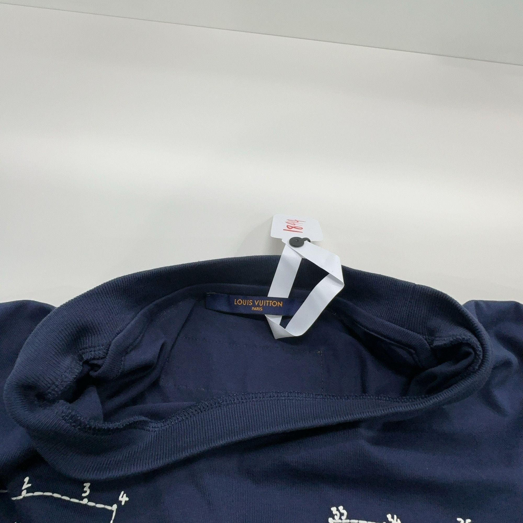 Louis Vuitton Louis Vuitton Dot Logo Graphic T-Shirt Size XL Size US XL / EU 56 / 4 - 5 Thumbnail
