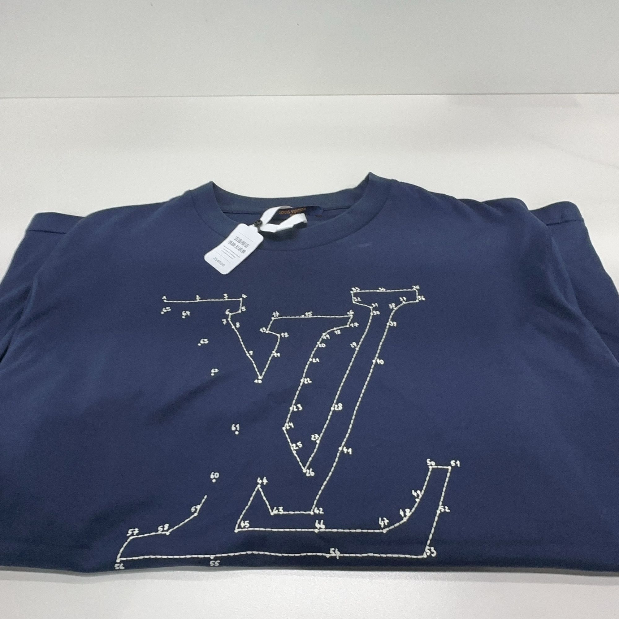 Louis Vuitton Louis Vuitton Dot Logo Graphic T-Shirt Size XL Size US XL / EU 56 / 4 - 6 Thumbnail