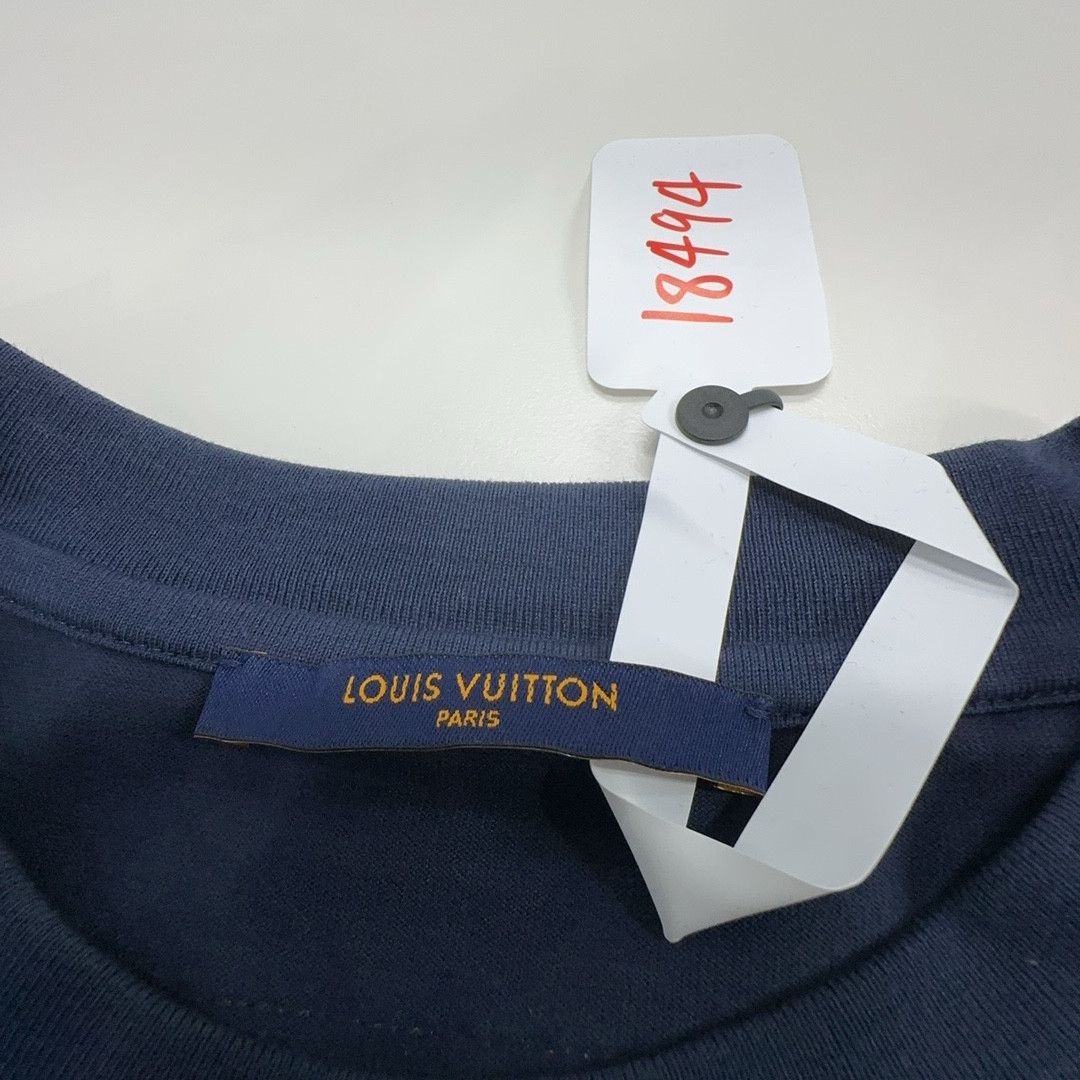 Louis Vuitton Louis Vuitton Dot Logo Graphic T-Shirt Size XL Size US XL / EU 56 / 4 - 3 Thumbnail