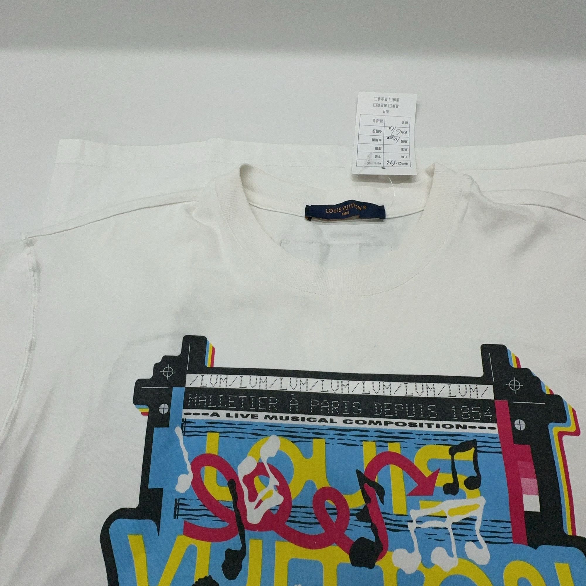 Louis Vuitton Louis Vuitton Graphic T-Shirt Size S Size US S / EU 44-46 / 1 - 5 Thumbnail